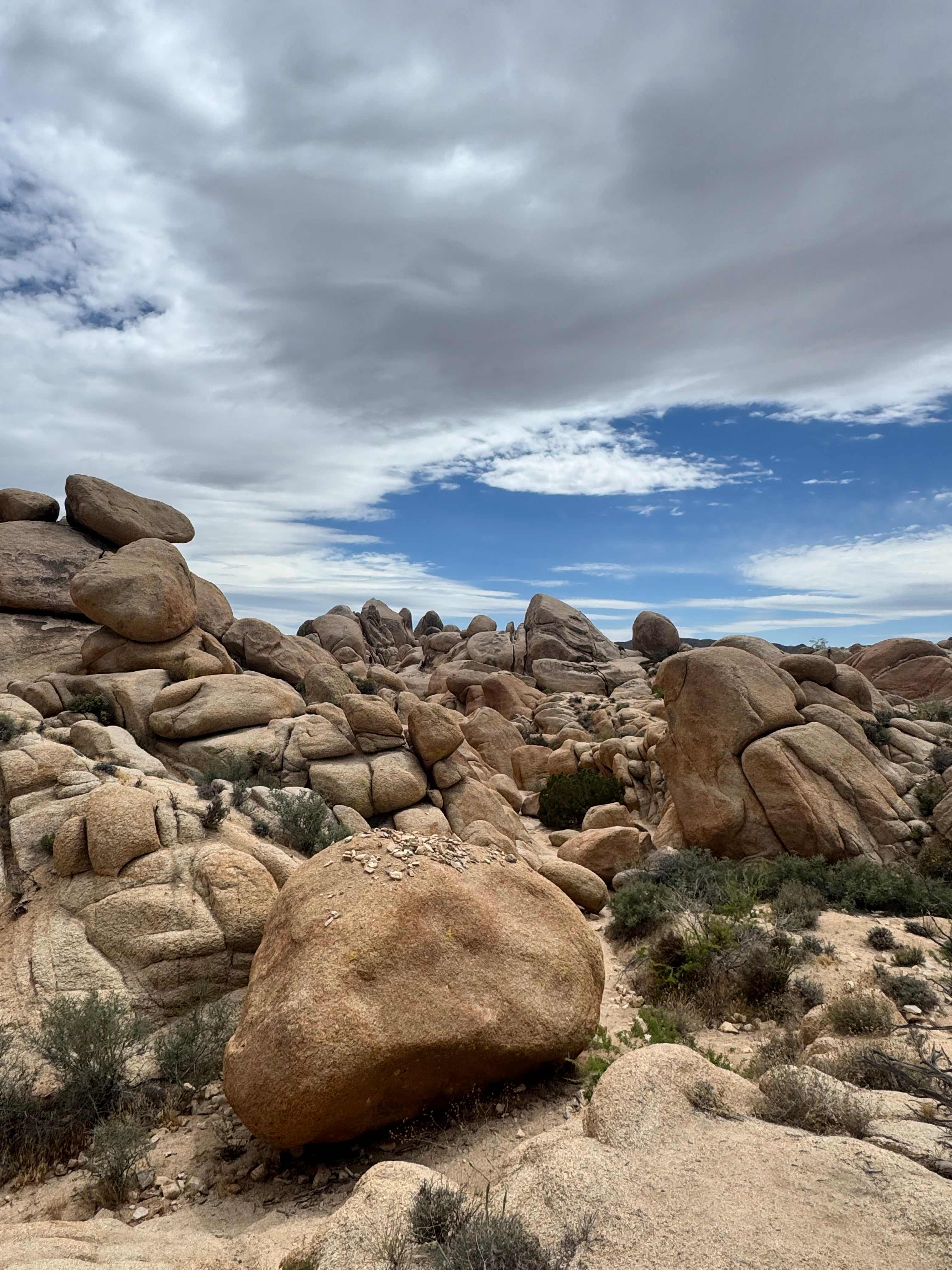 Beautiful view on the way to Arch Rock and Heart Rock. 