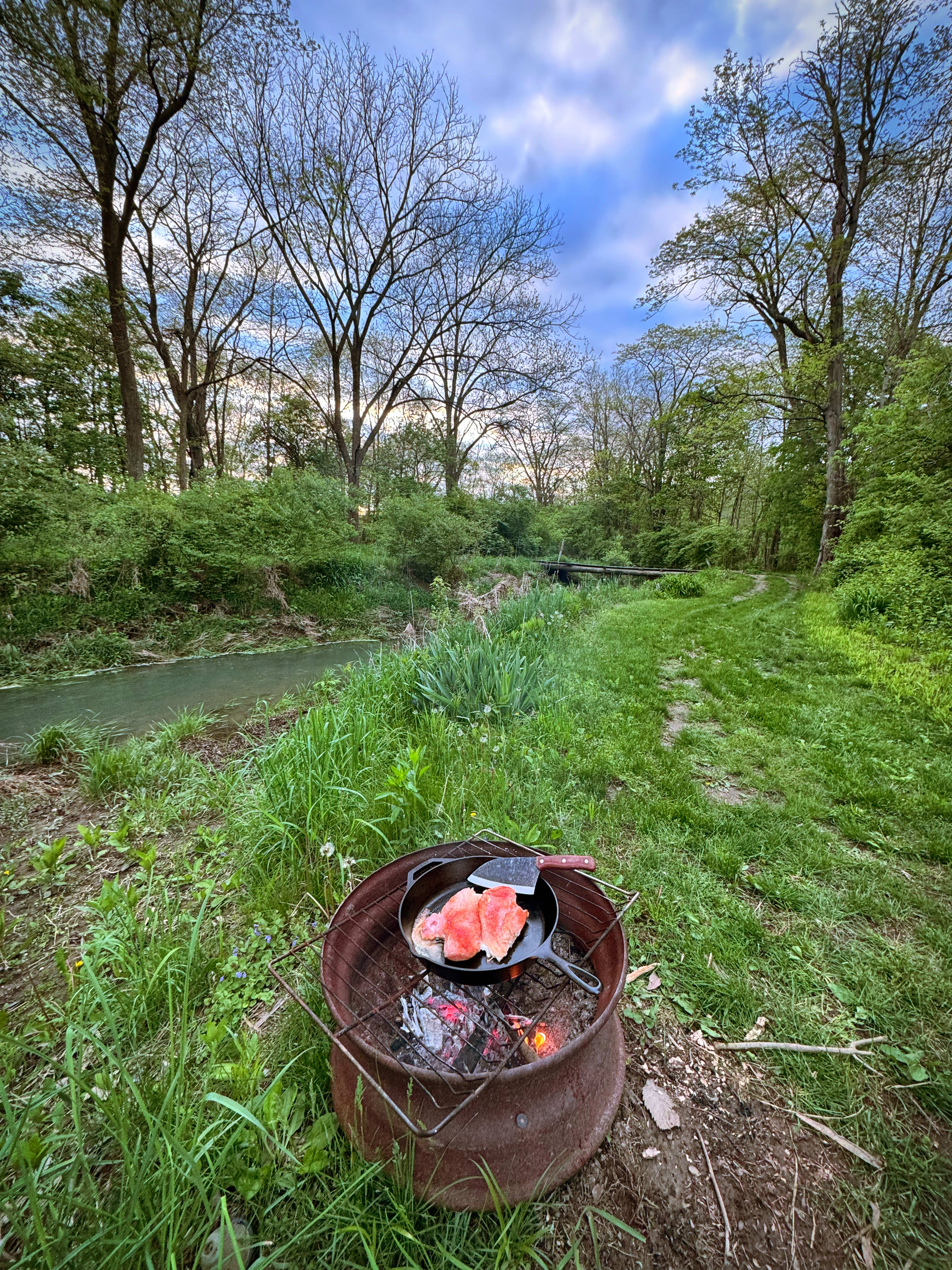 Rusty's Retreat with pond and river