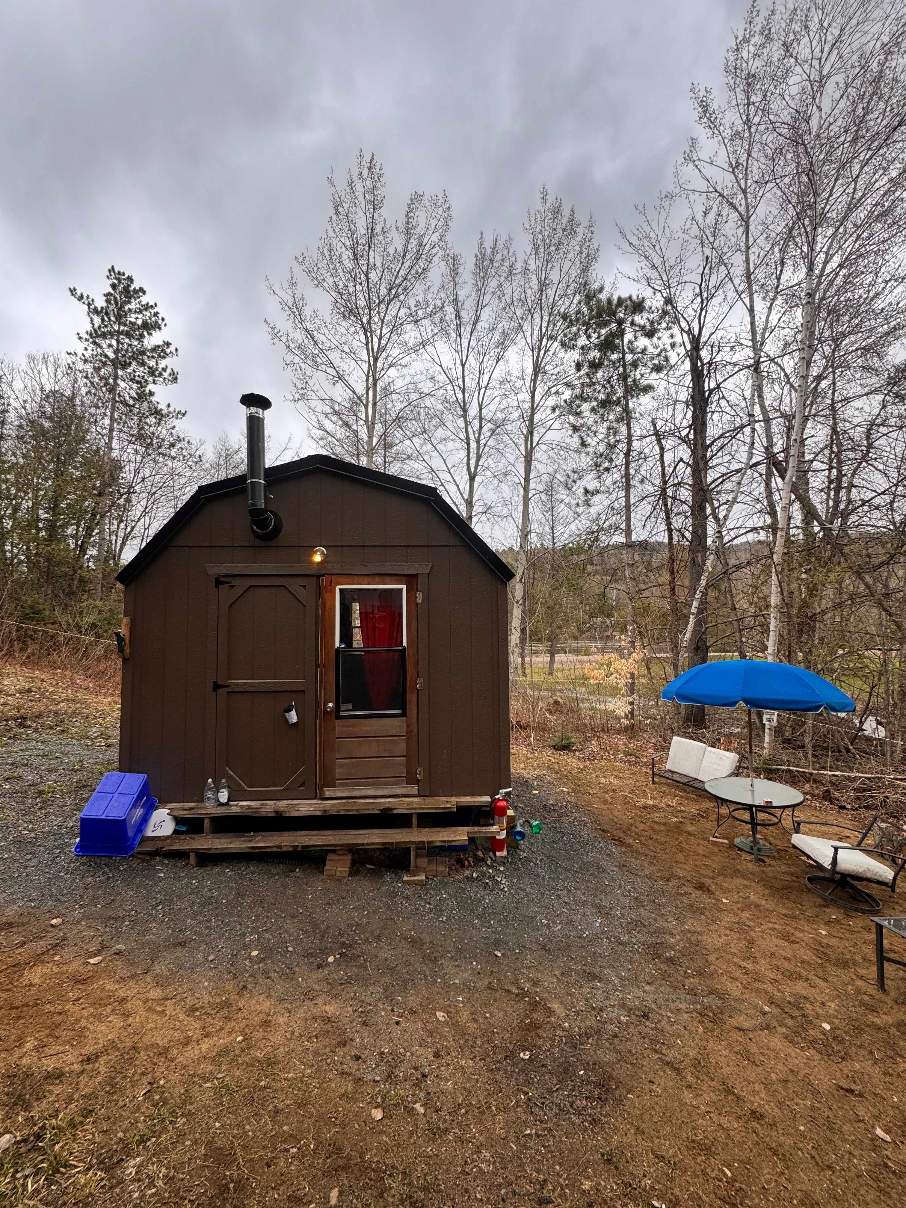 Camp dans Rouge/ Camp in Red