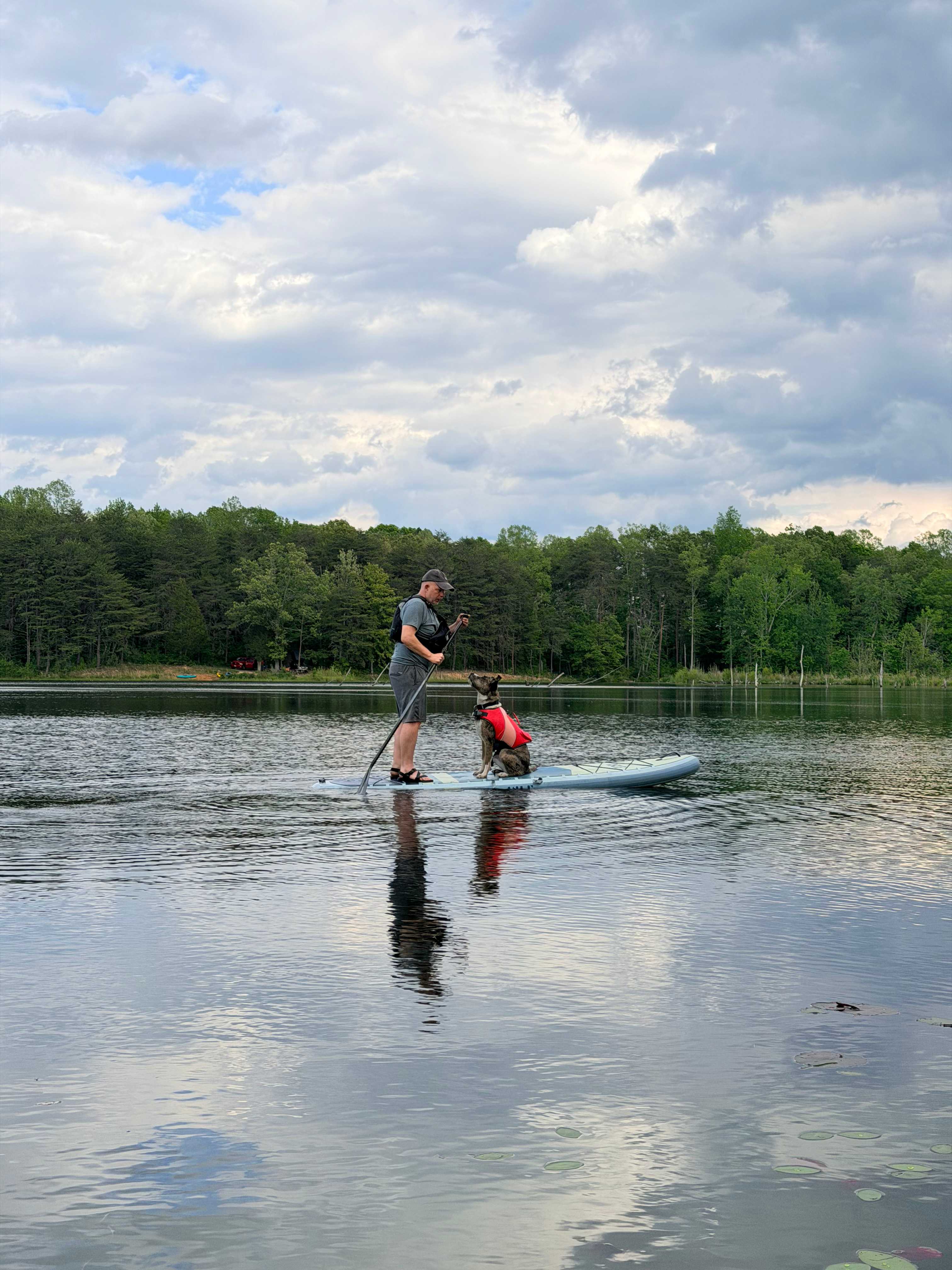 Lakefront!! Kayaks Available.