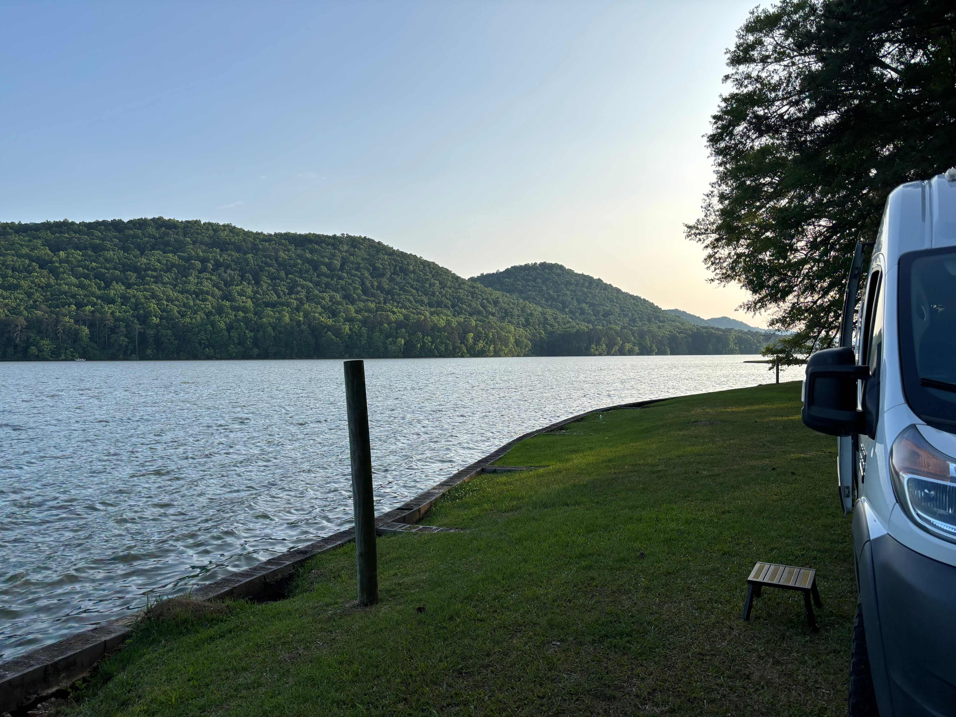 Serene Lakefront Retreat