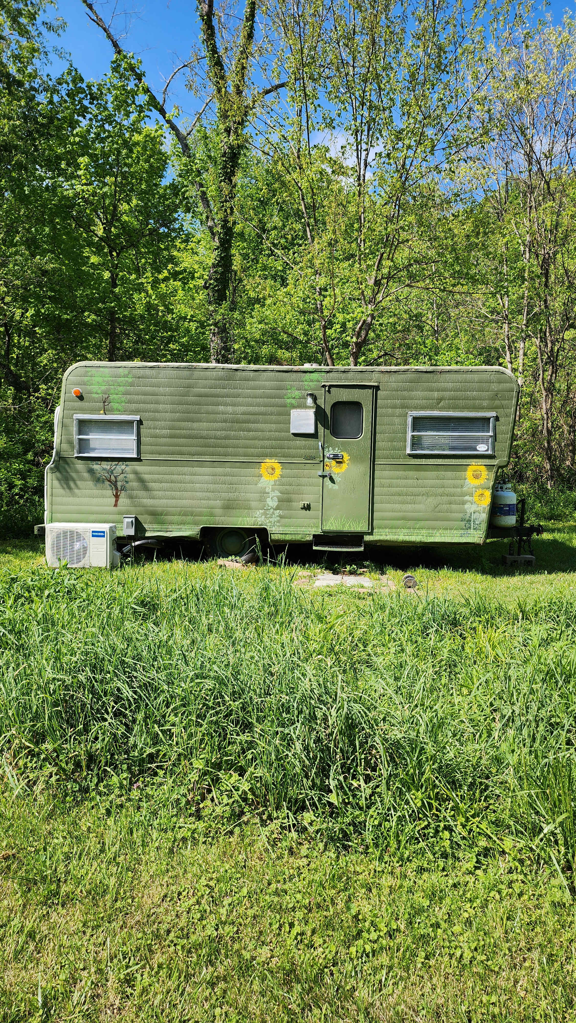 Aunt Lizzies Sunflower Camper