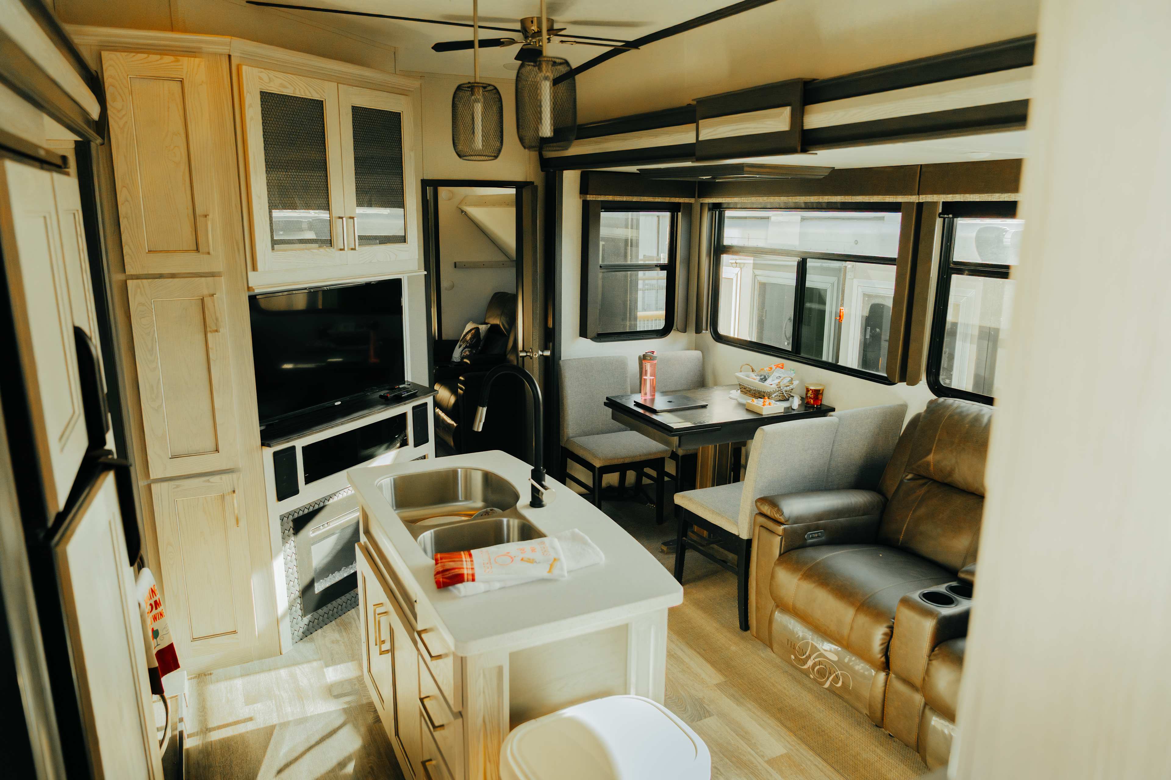 Ria's Ranch, 5th Wheel