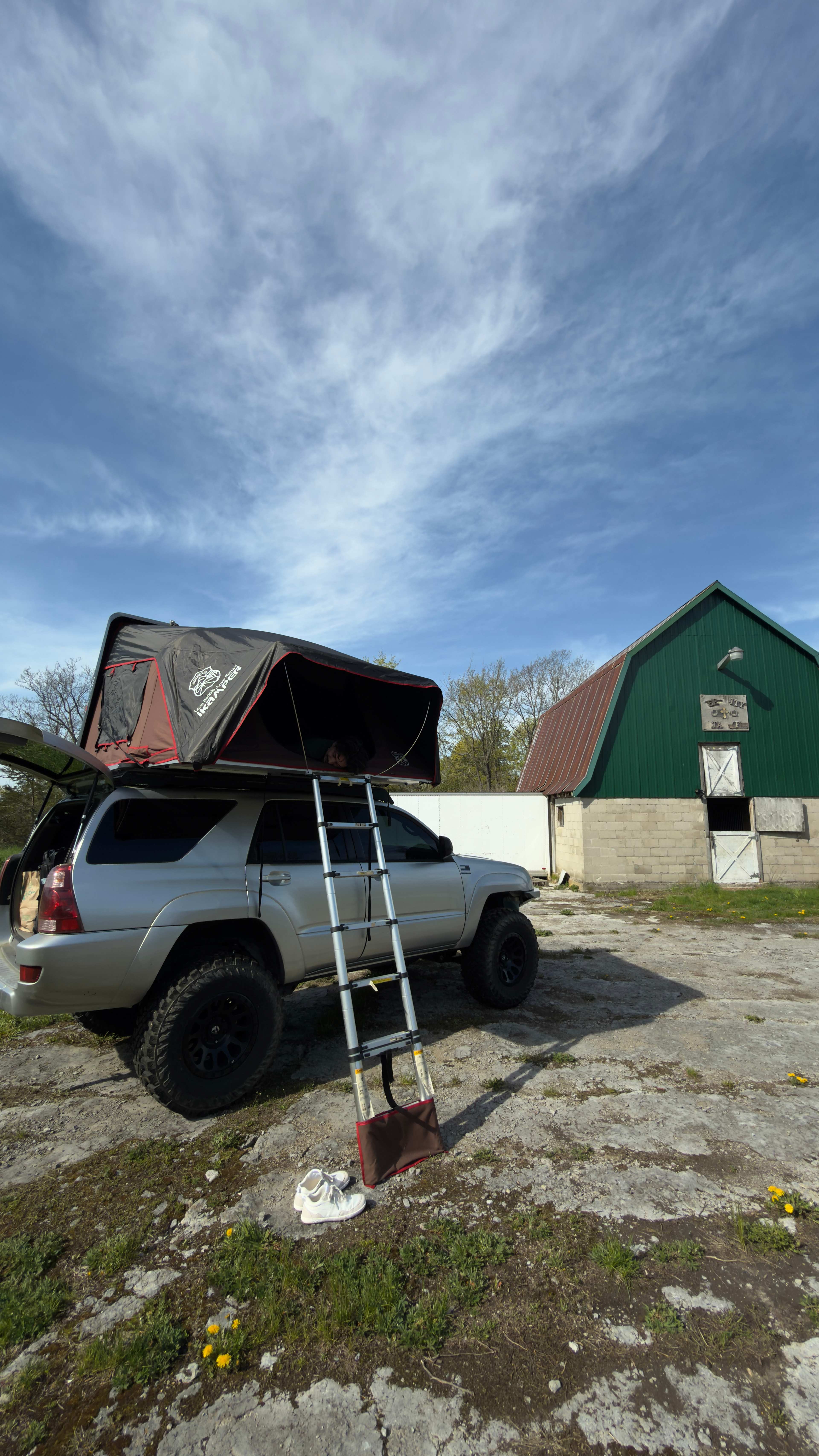 RV/Camper Parking 10min To Kingston