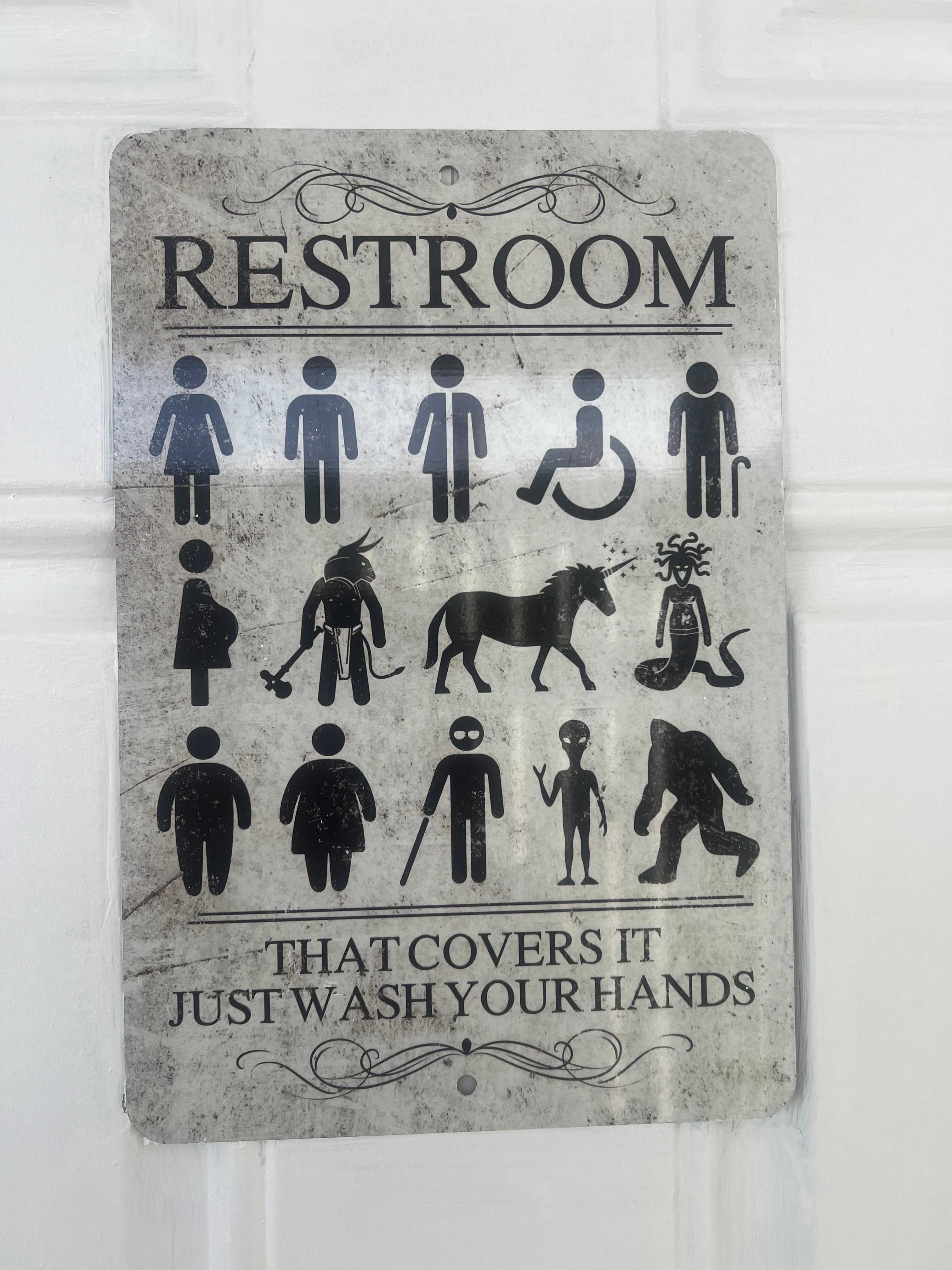 Signs on the super clean toilet/shower rooms. 😄❤️