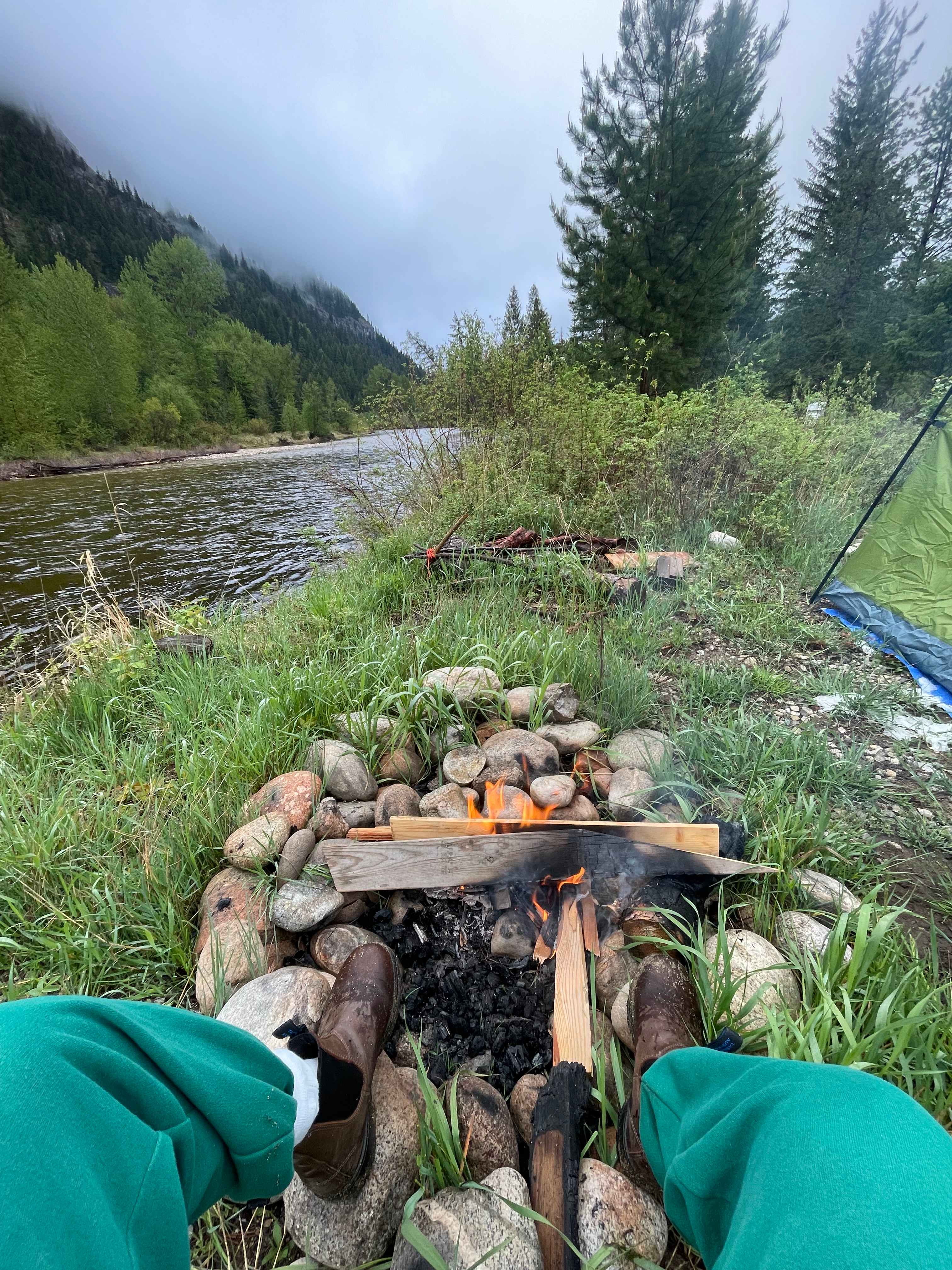 ARLO's KVR Trail Riverside Camping