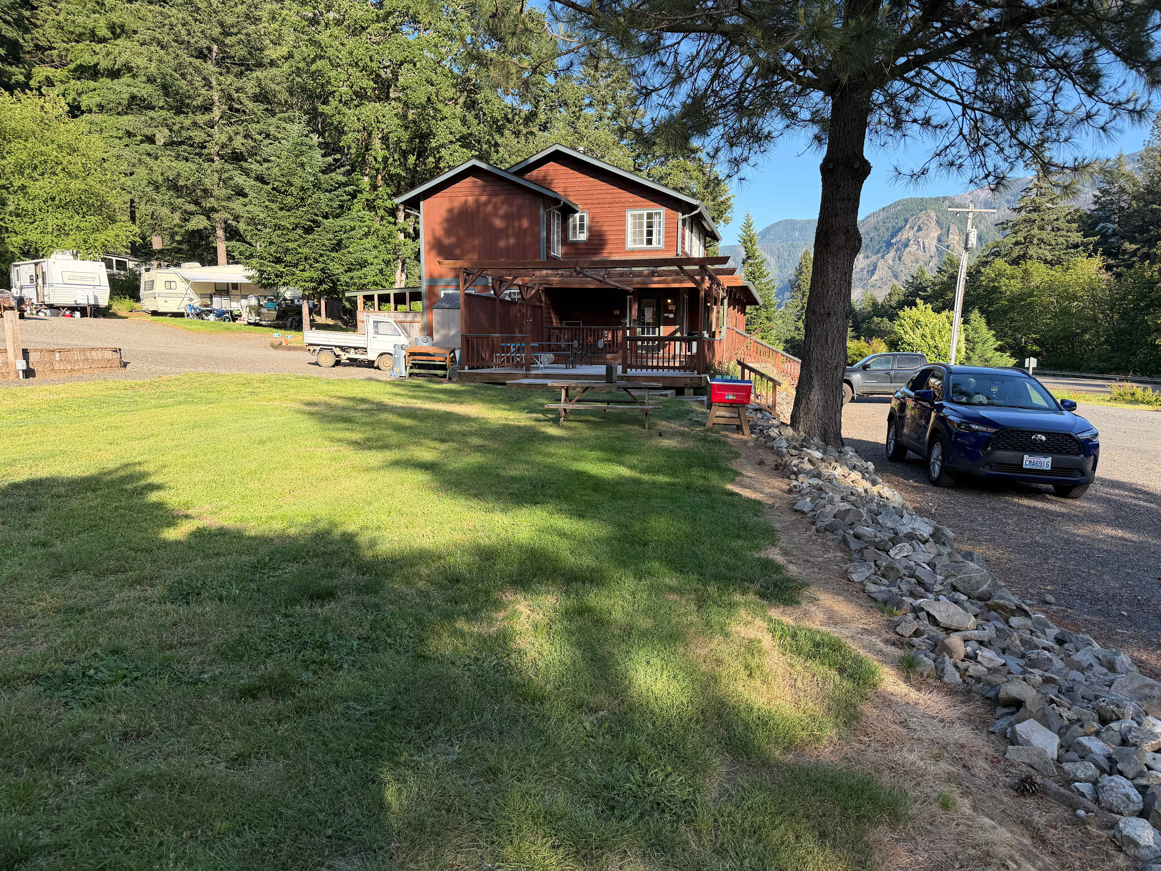 Dog and Wind Mountain RV Park