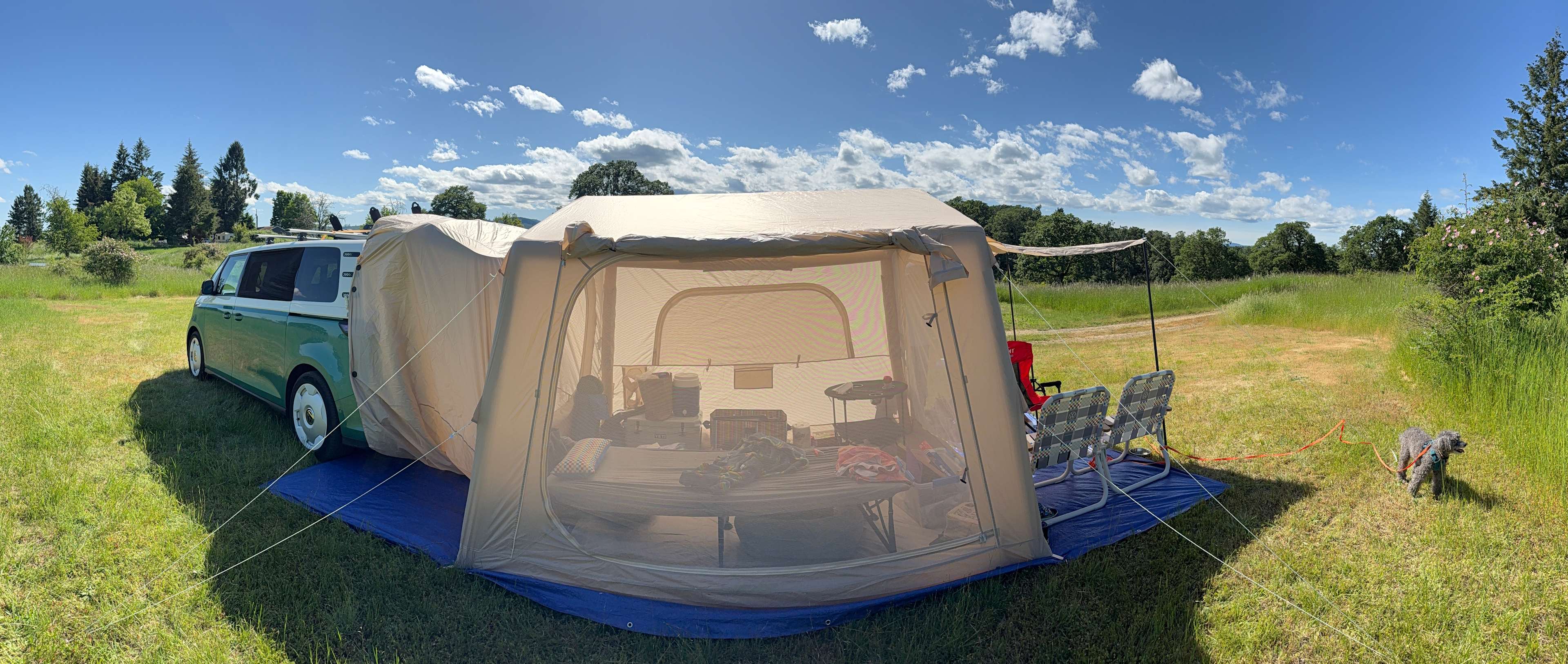 Plenty of room, would fit a larger rig easily