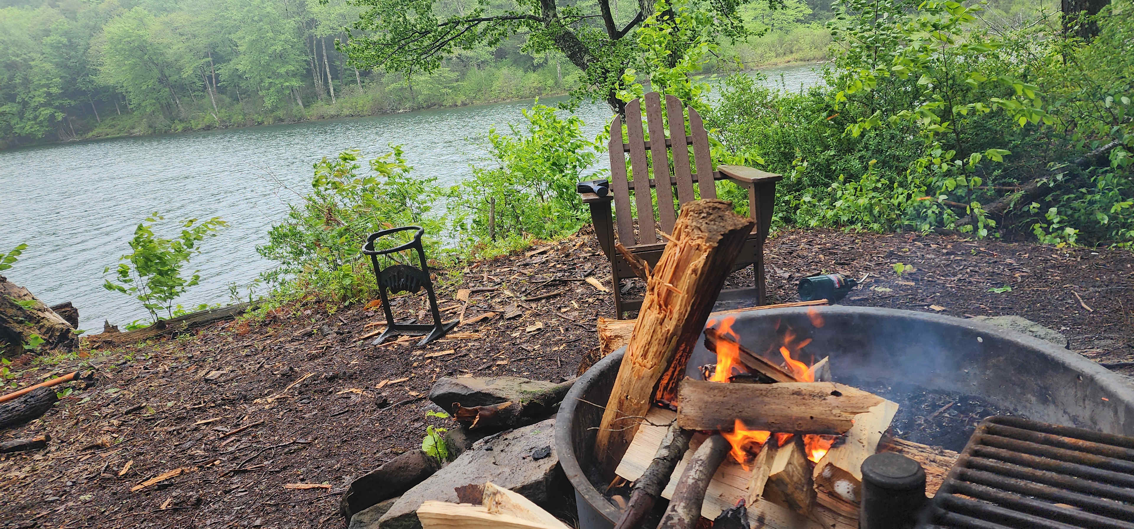 Fire pit, Brent provides wood splitter, ax, tarp for wood, and grill brush!