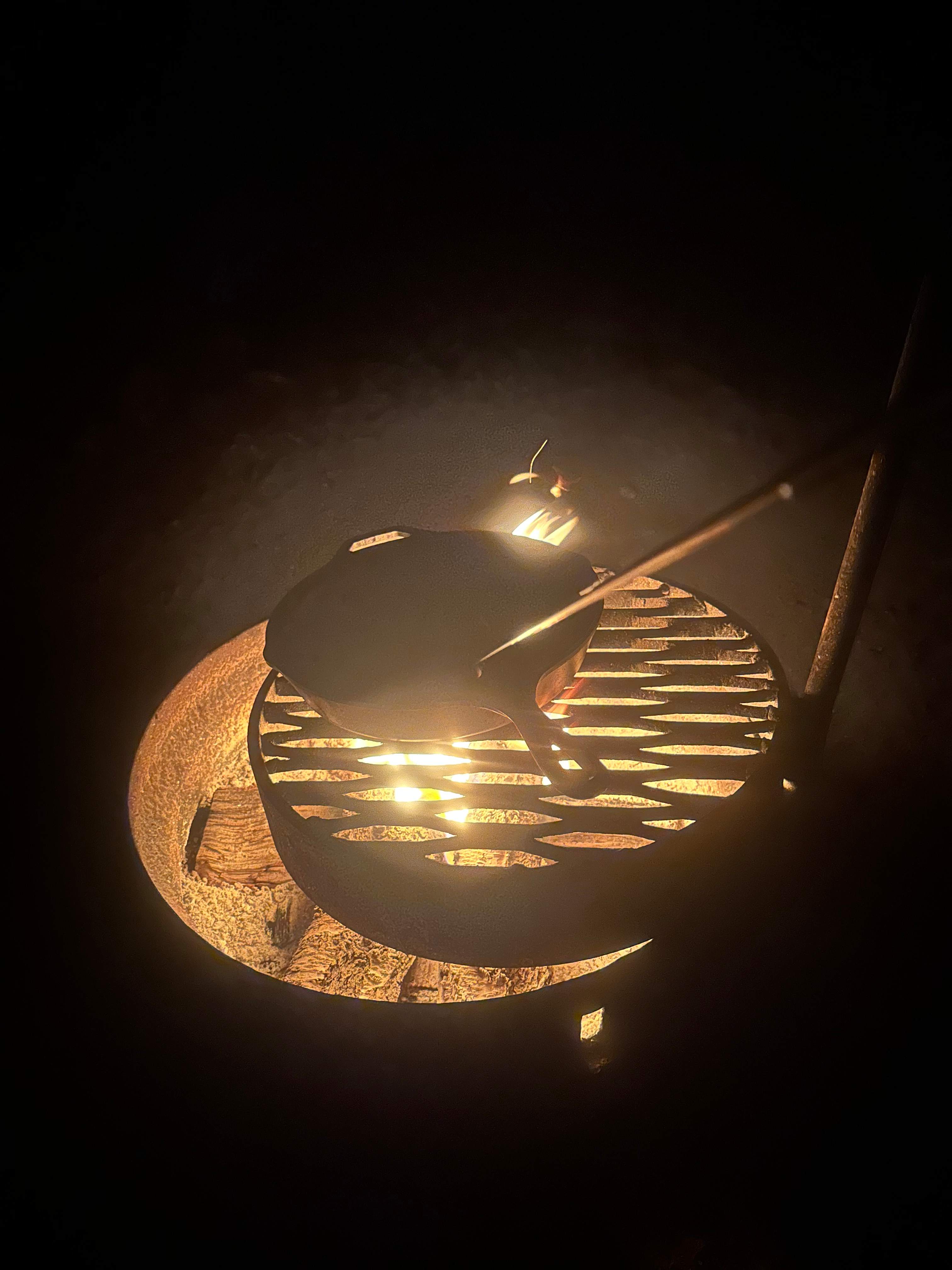 Campfire with an optional cooking grate!