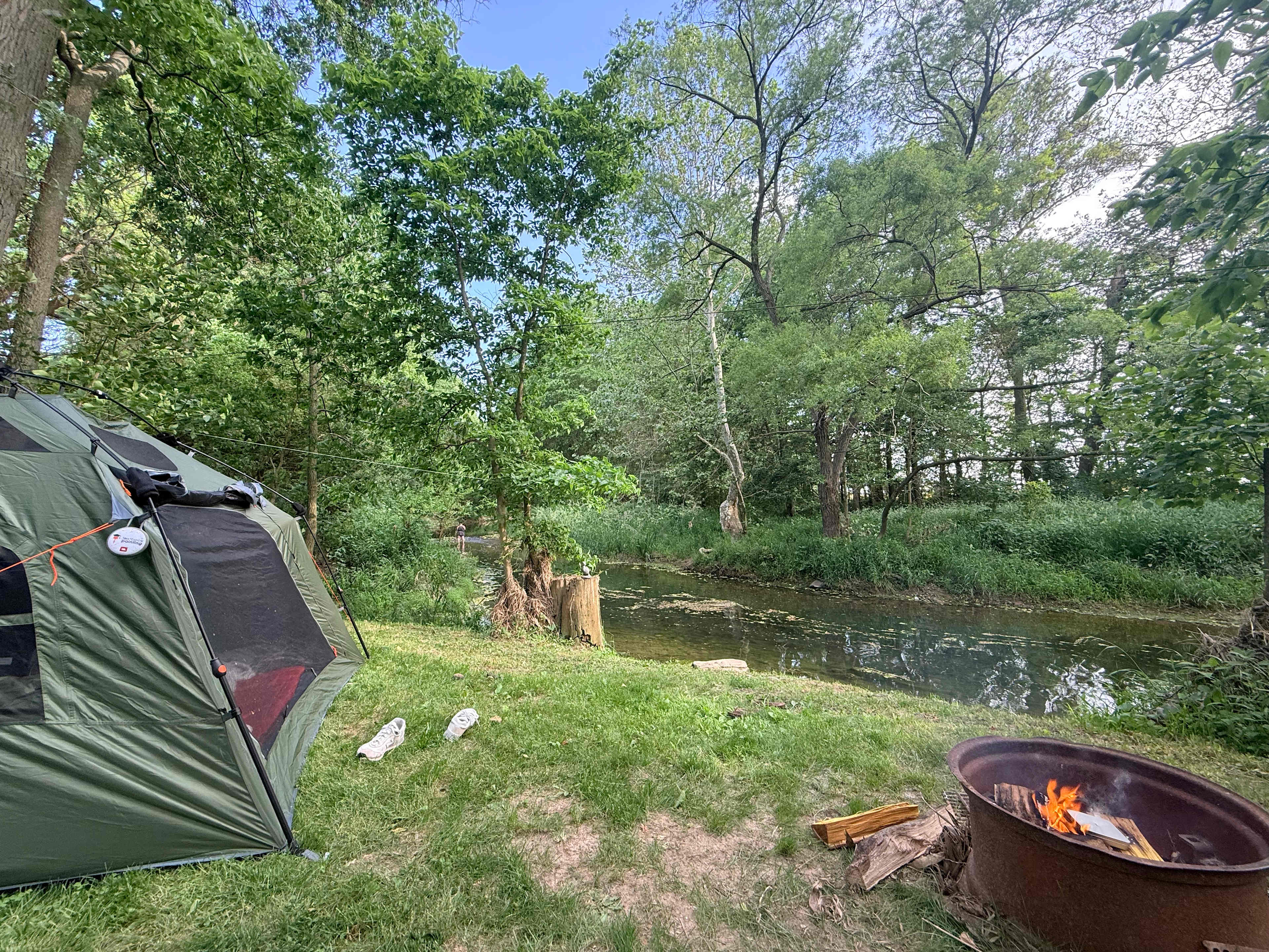 Rusty's Retreat with pond and river