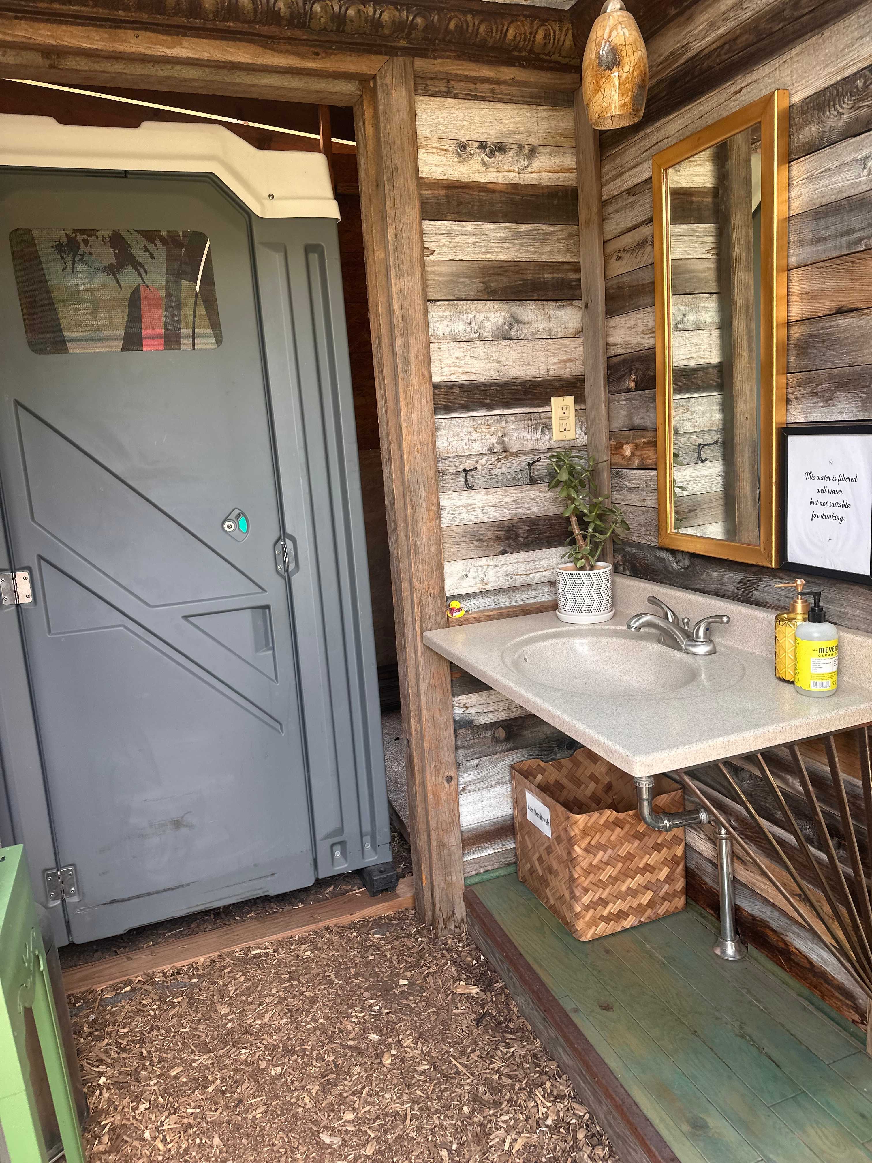 Really nice bathroom set up 