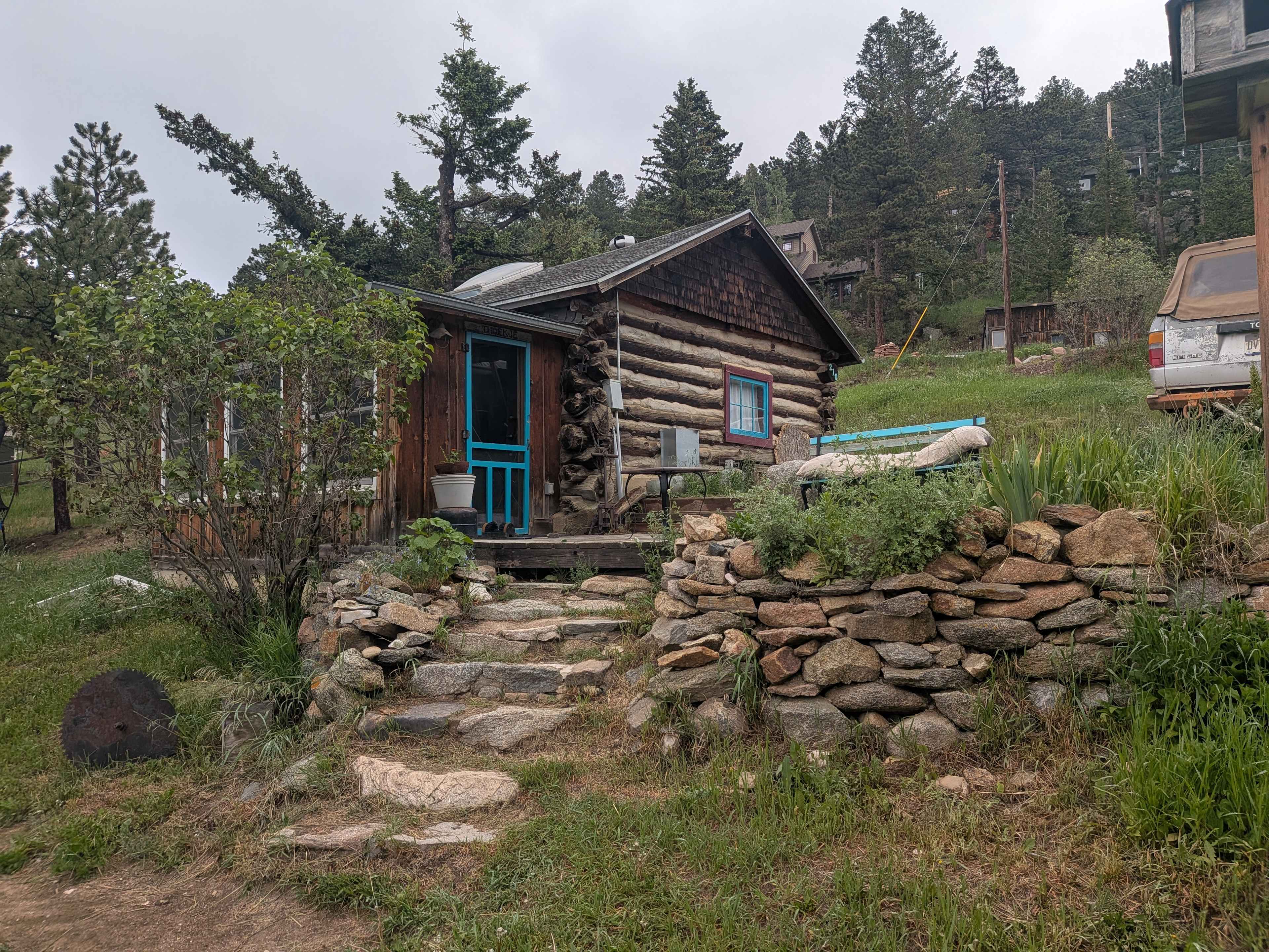 Gold Nugget Tree House + Cabin