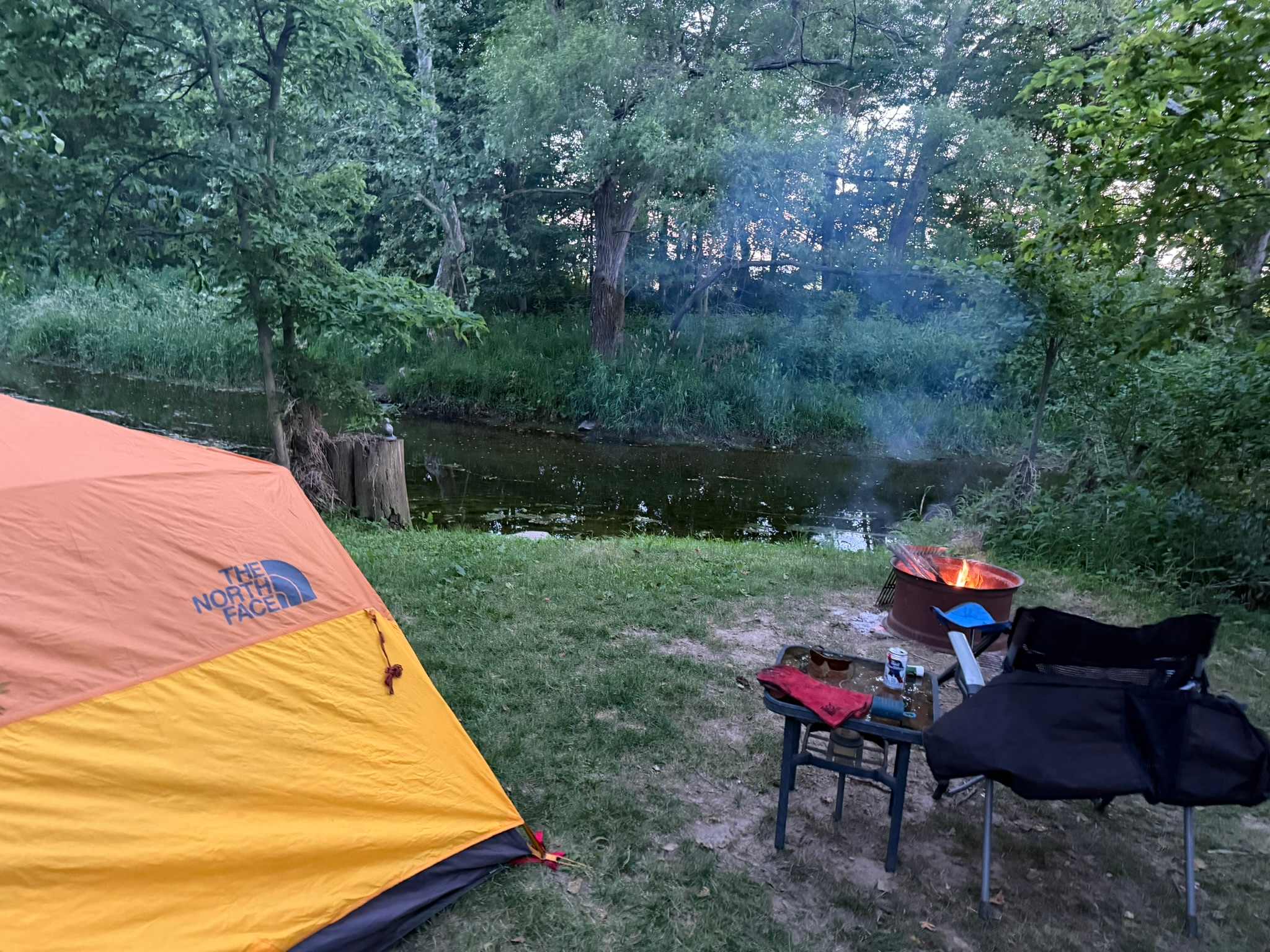 Rusty's Retreat with pond and river