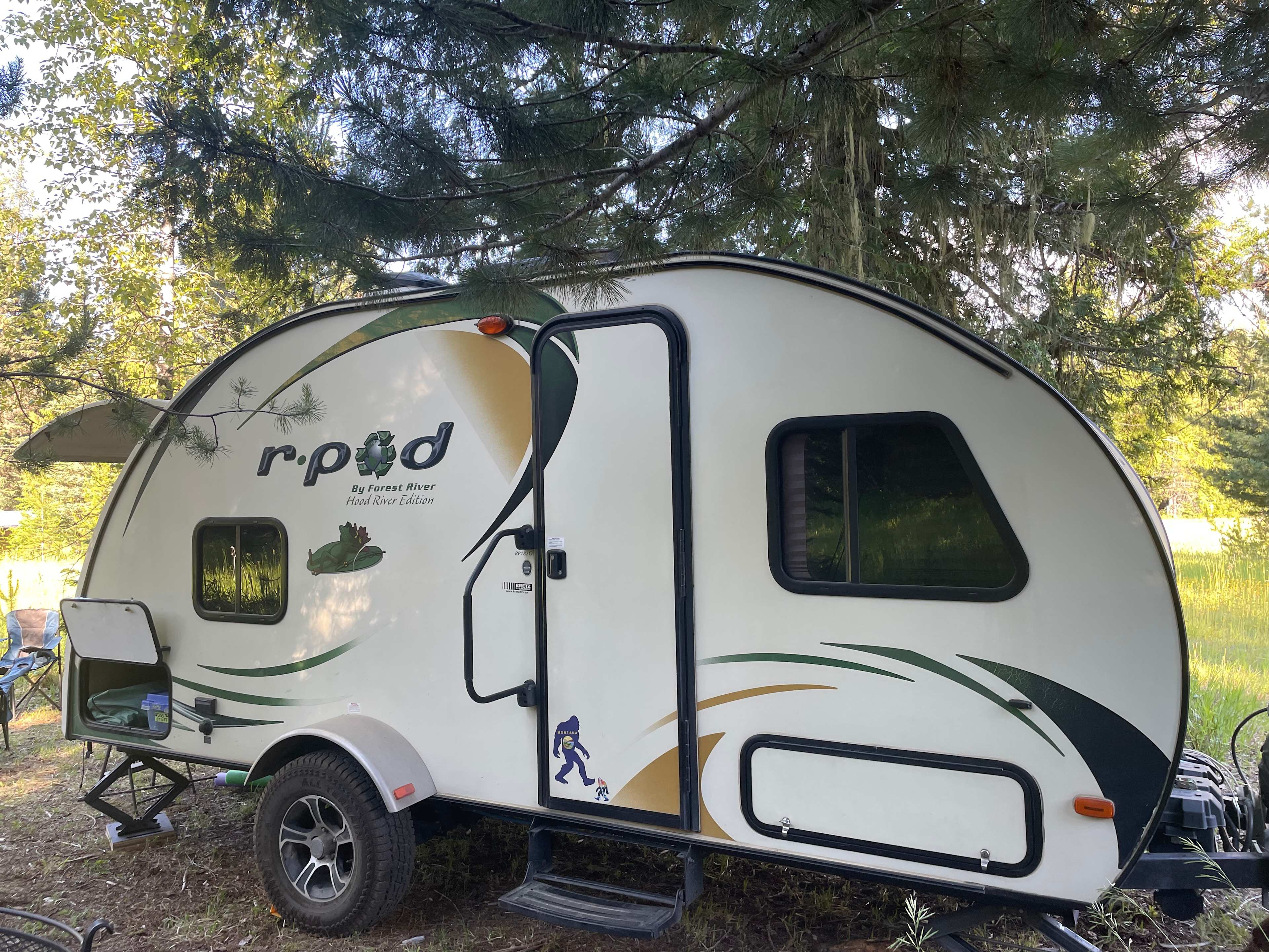 Cozy camping under the trees! 