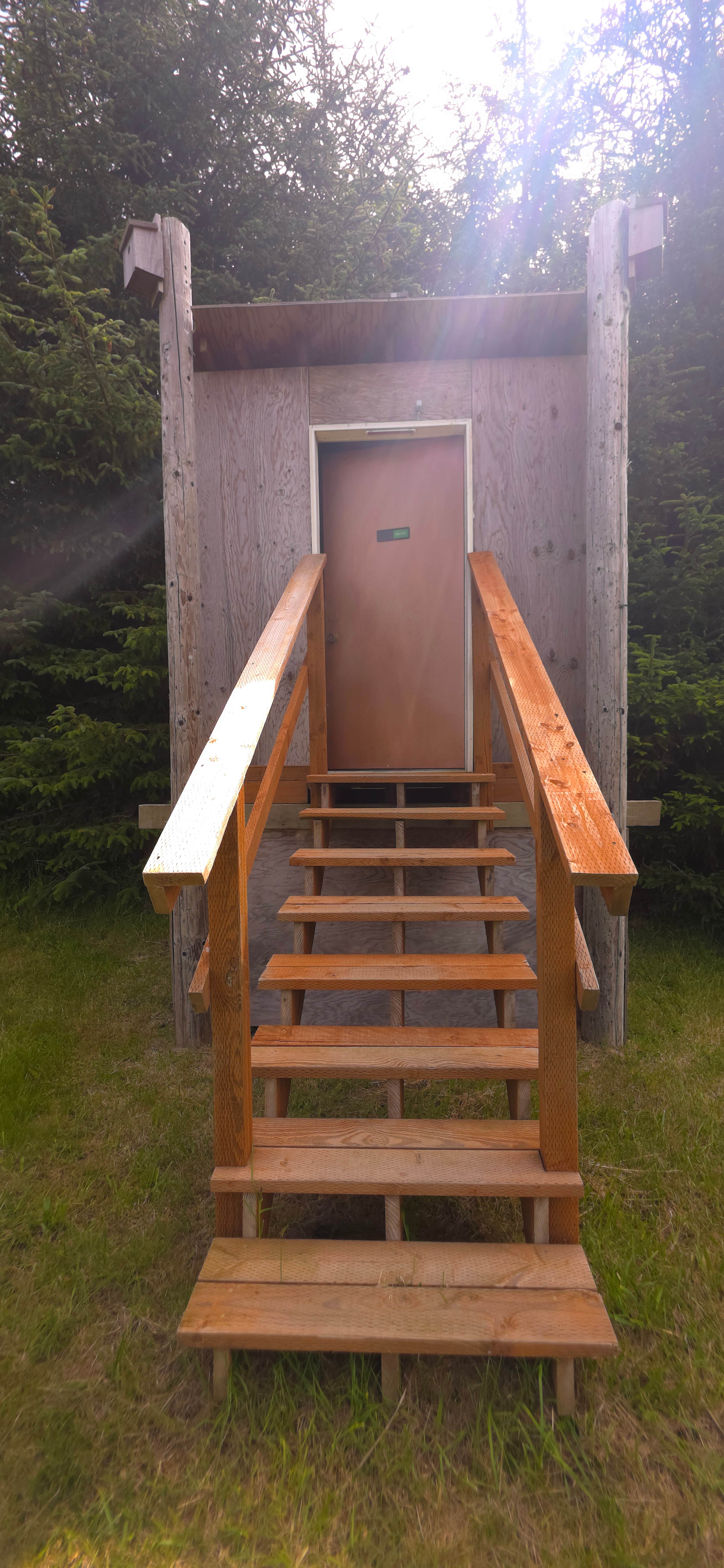 Clean compost toilet