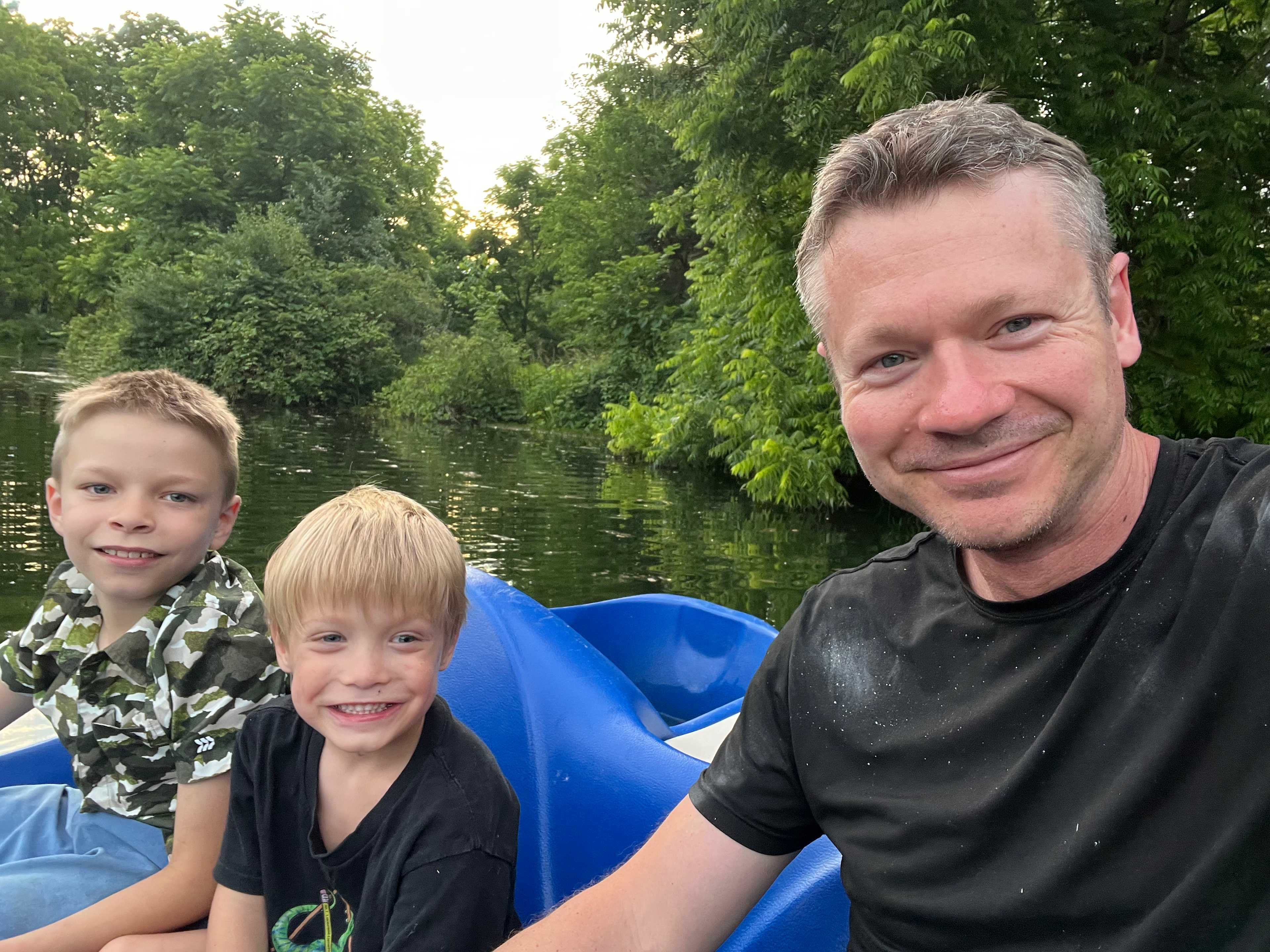 Paddle boat