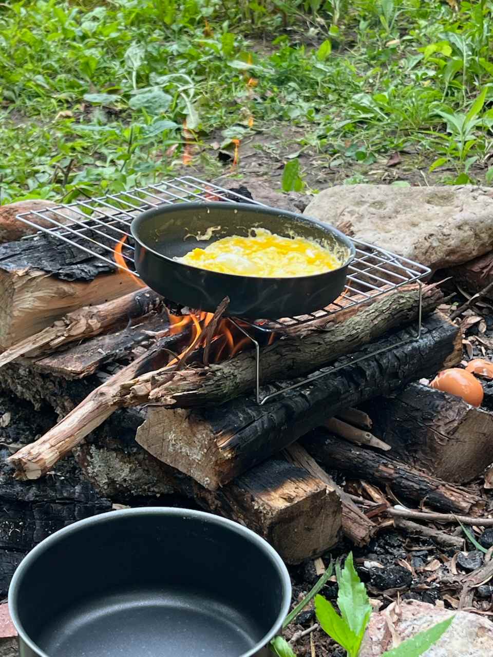 Cooking eggs in the fire ring