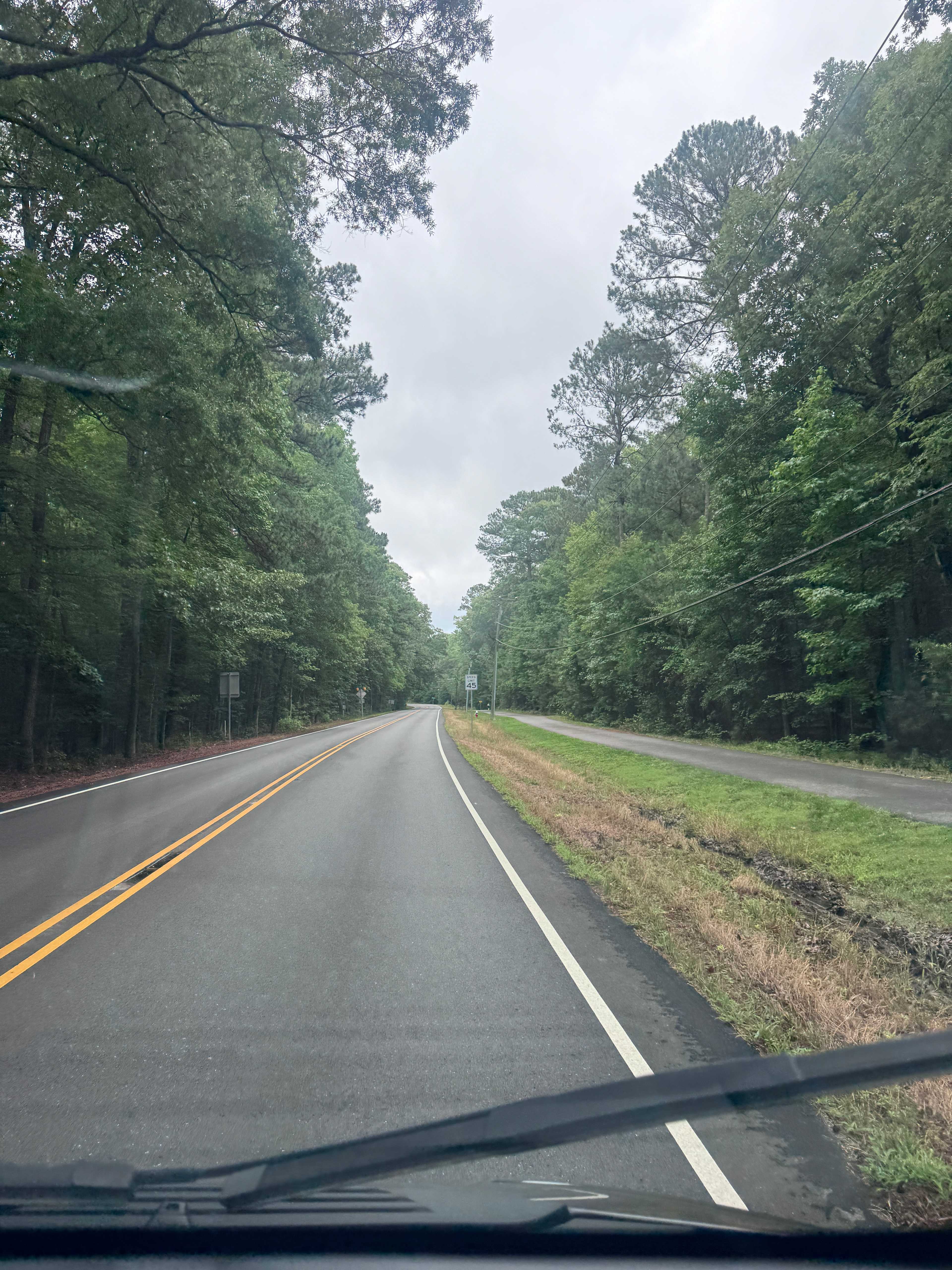 The road toward Williamsburg from the farm.