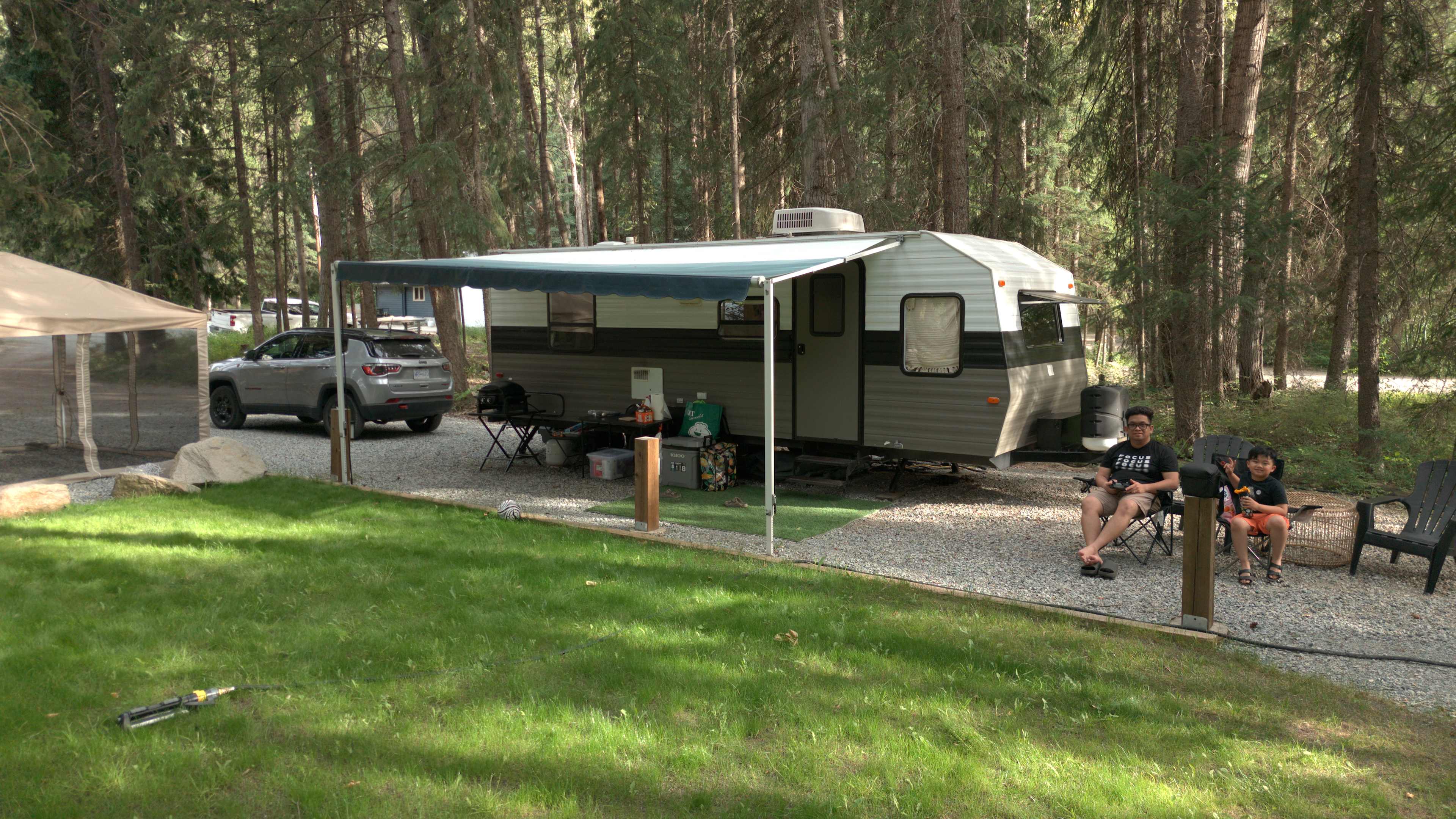 Charming Creekside Caravan