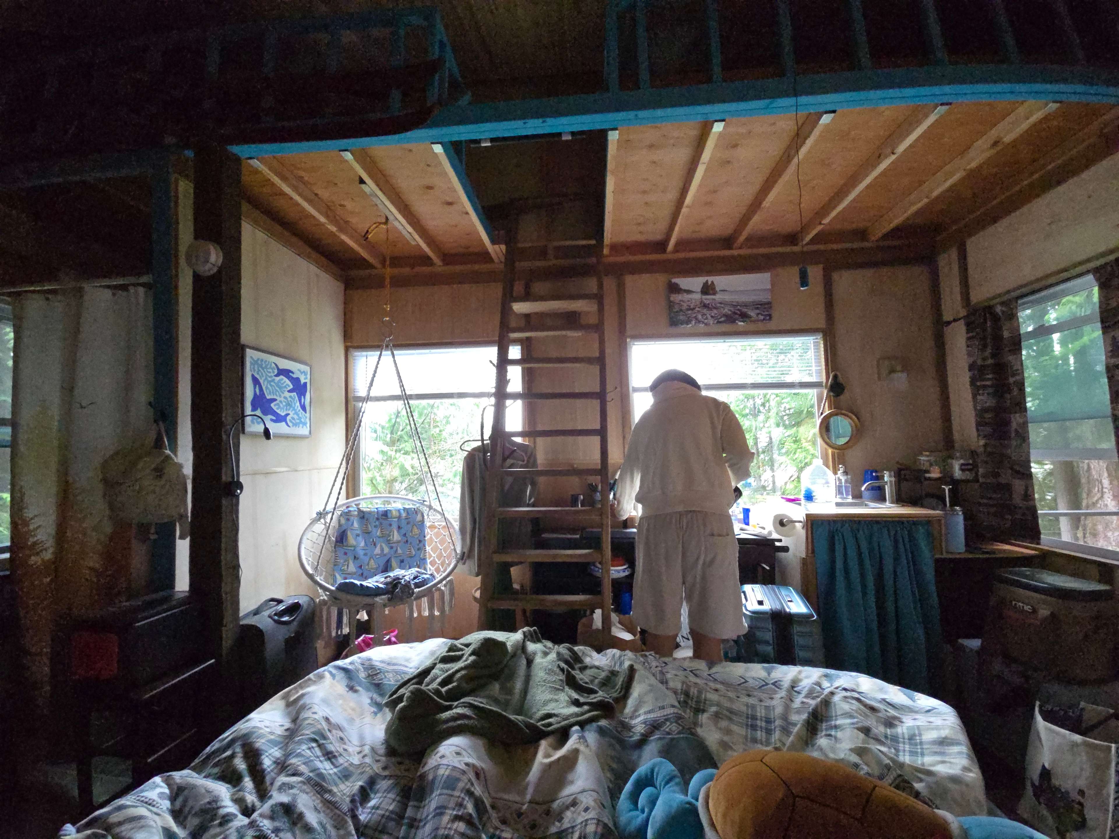 Inside the cabin (Bed POV)