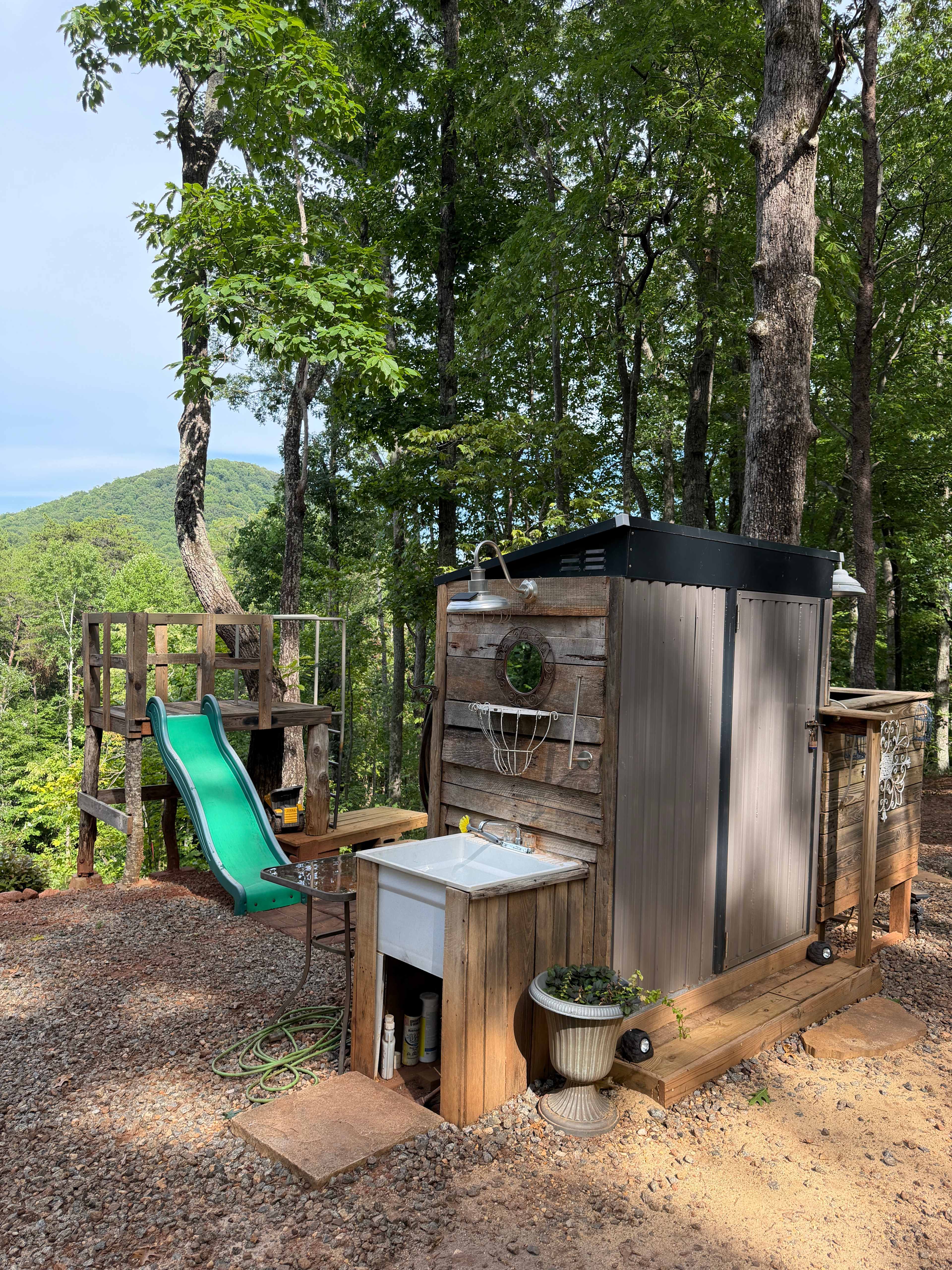 Play area and bath house with an outdoor shower and water heater!! 