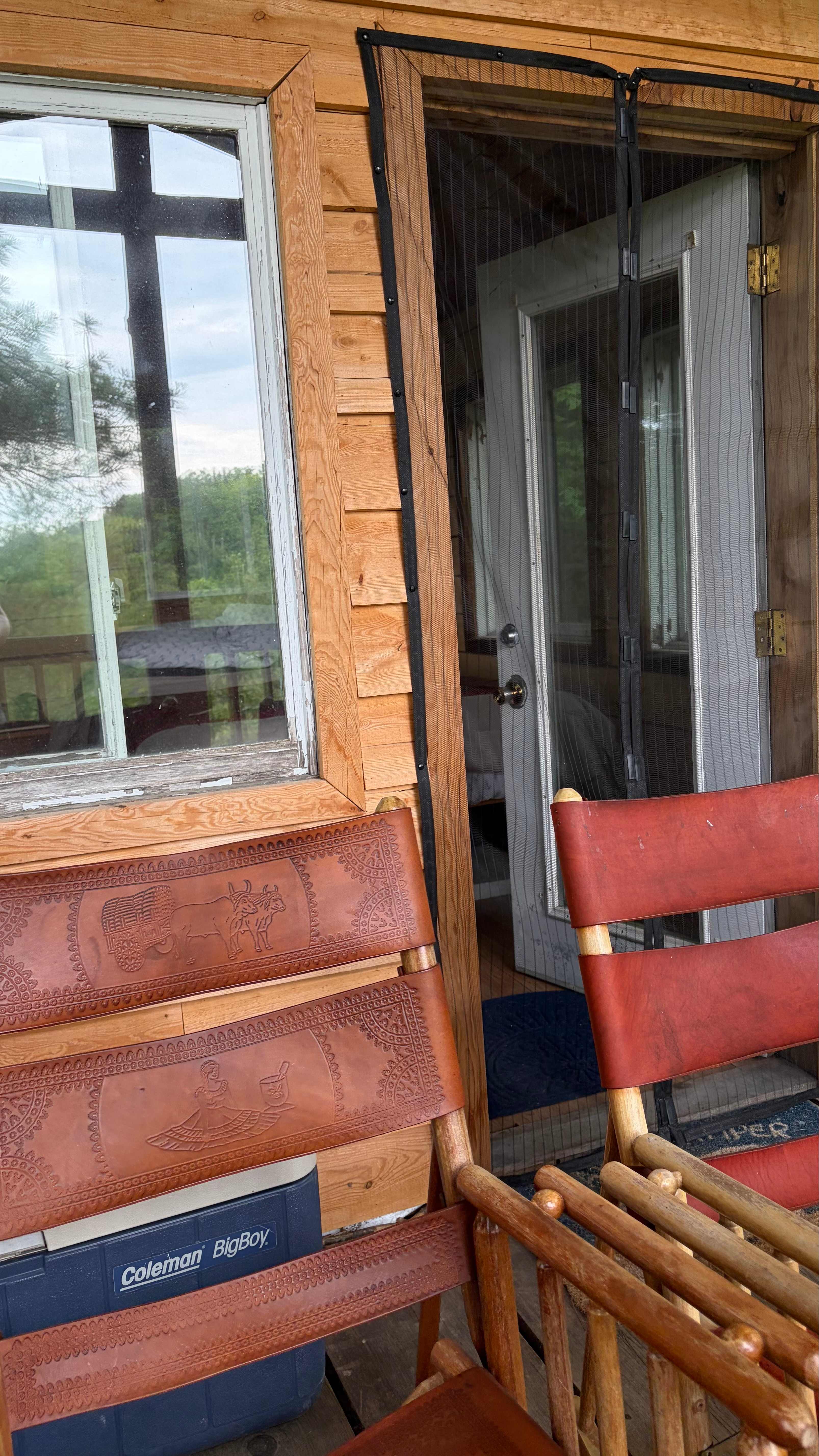 Dog Friendly Cliffside Cabin