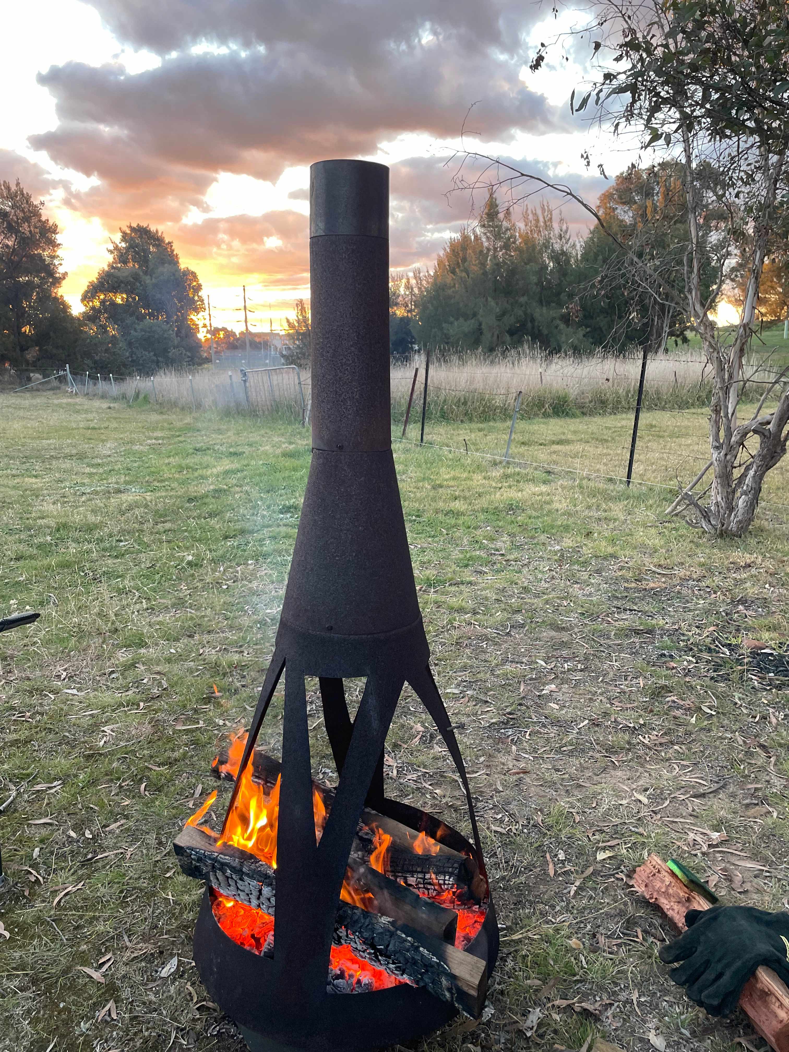 Fire pit provided - love this !!! 