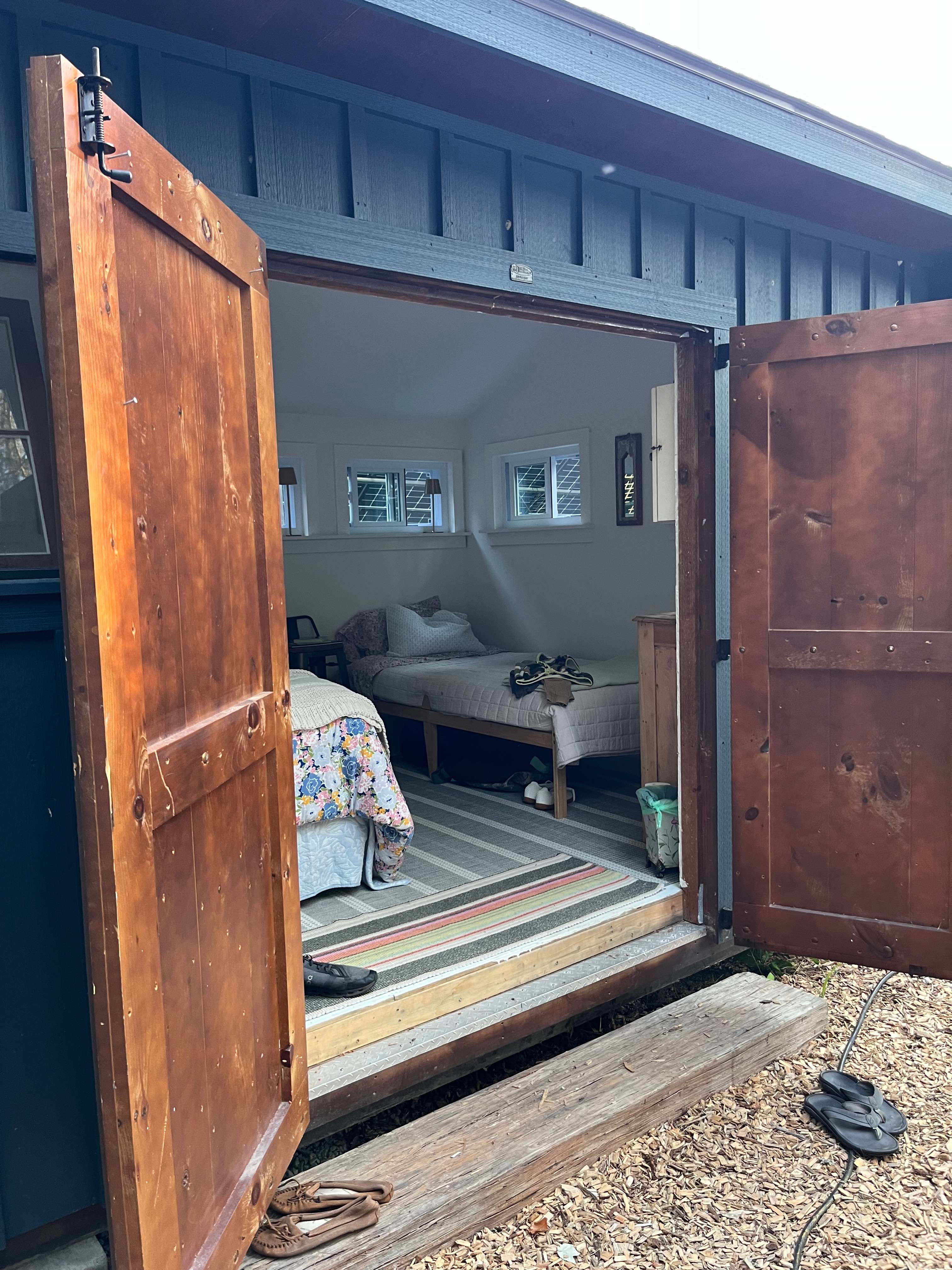 Queen bed cabin with twin bed