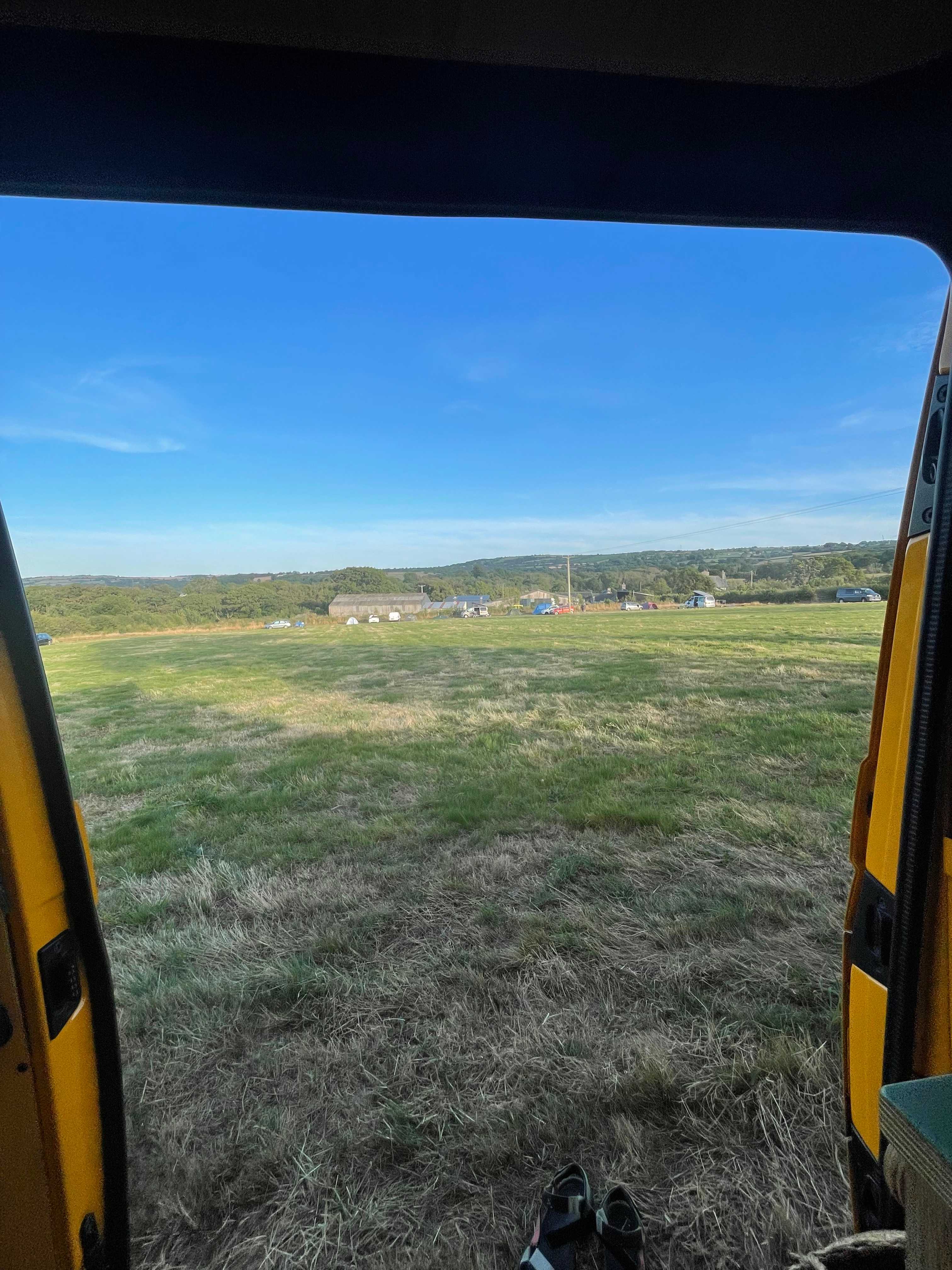Maes Gwennol Camping