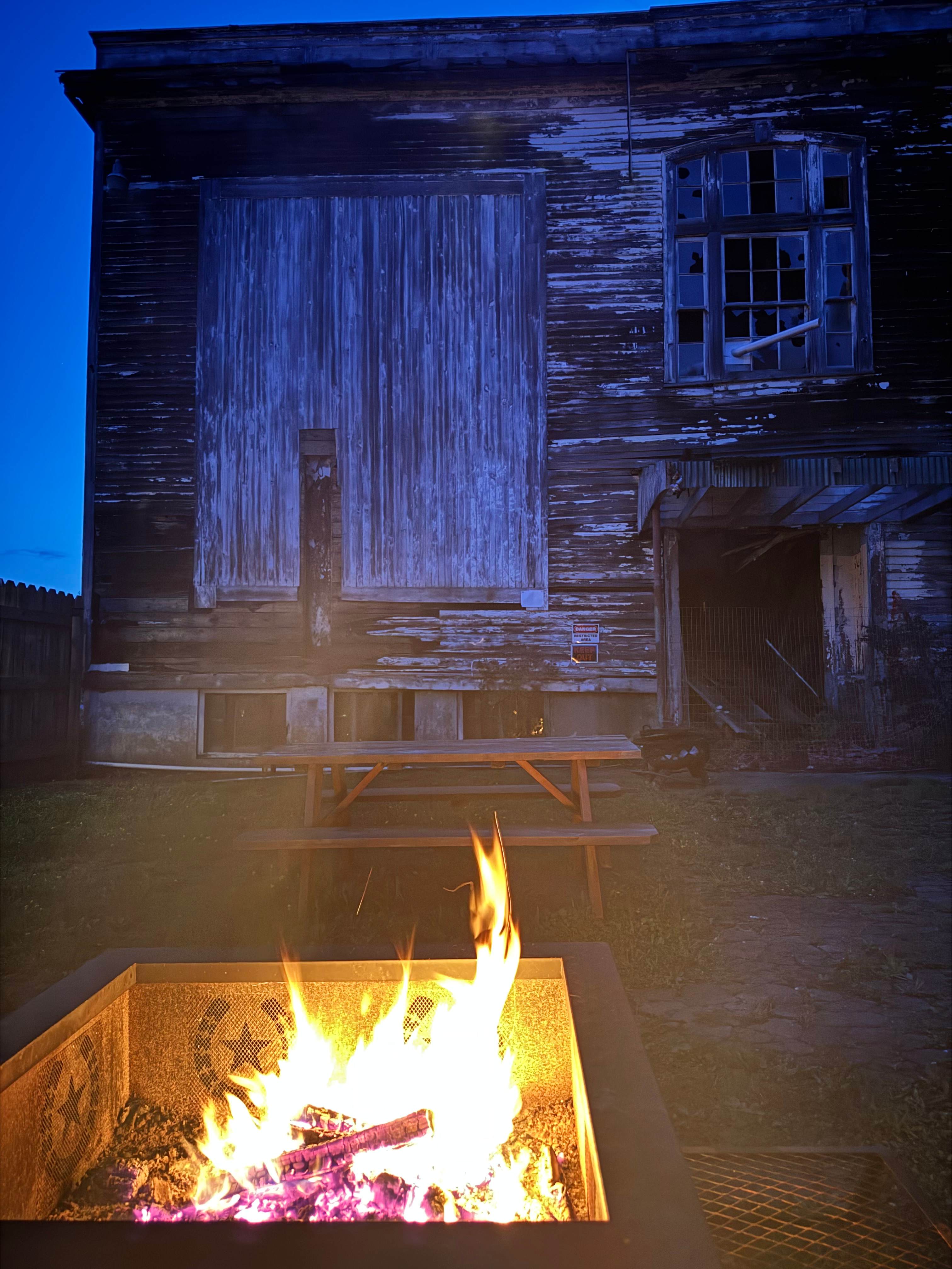 Great fire pit! And firewood available to purchase on site