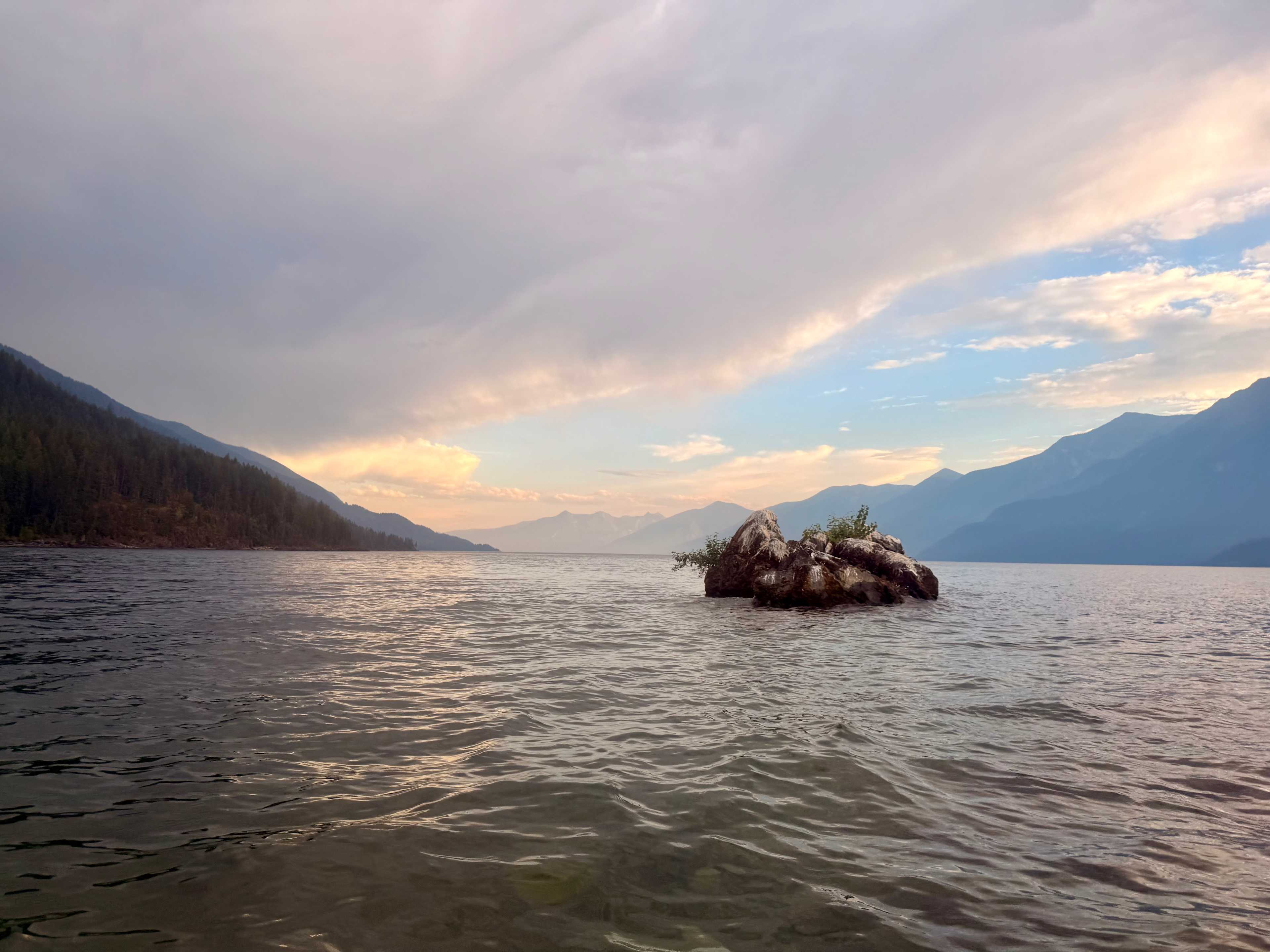 Beautiful lake to explore on. 