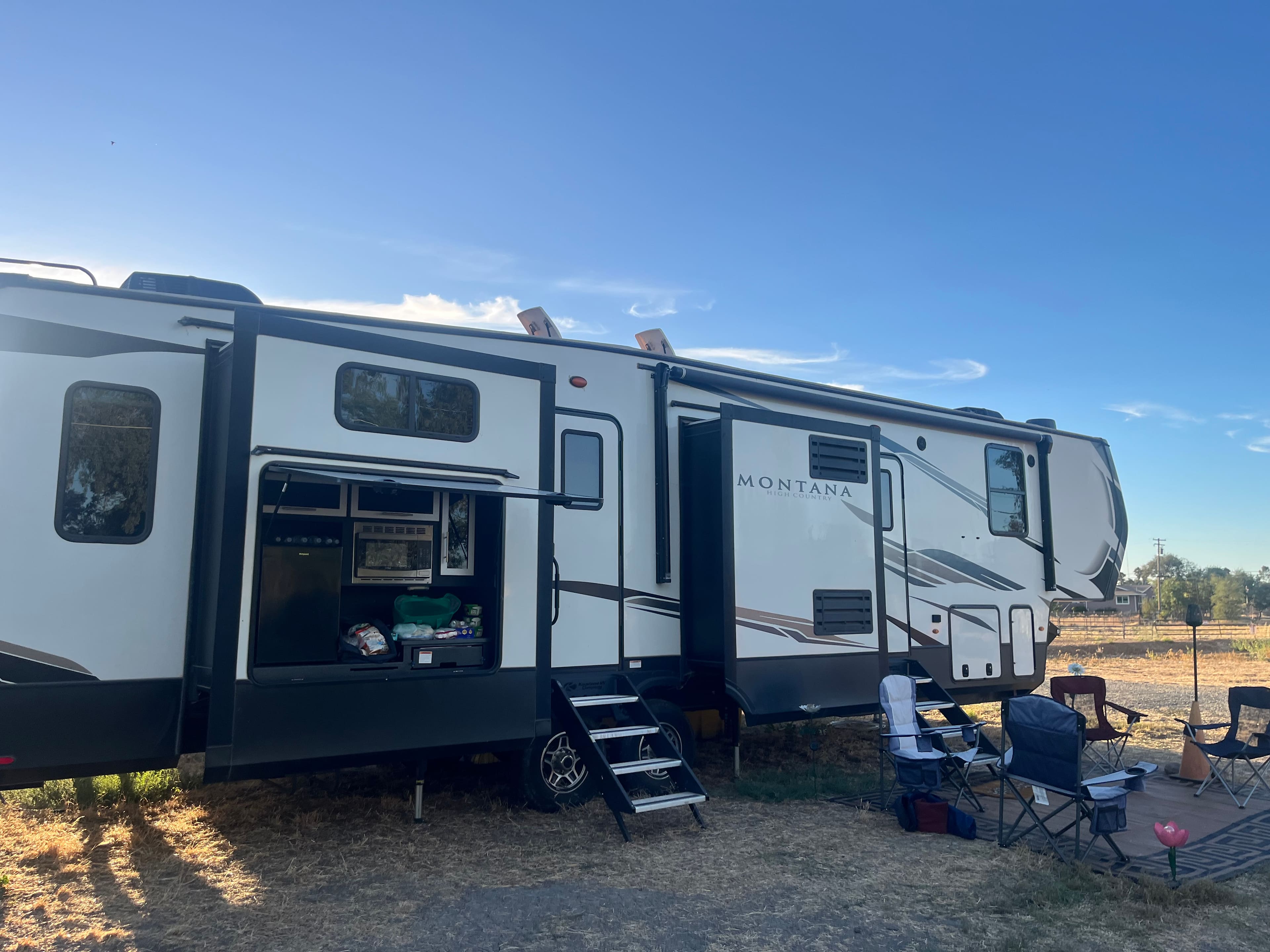 Ria's Ranch, 5th Wheel