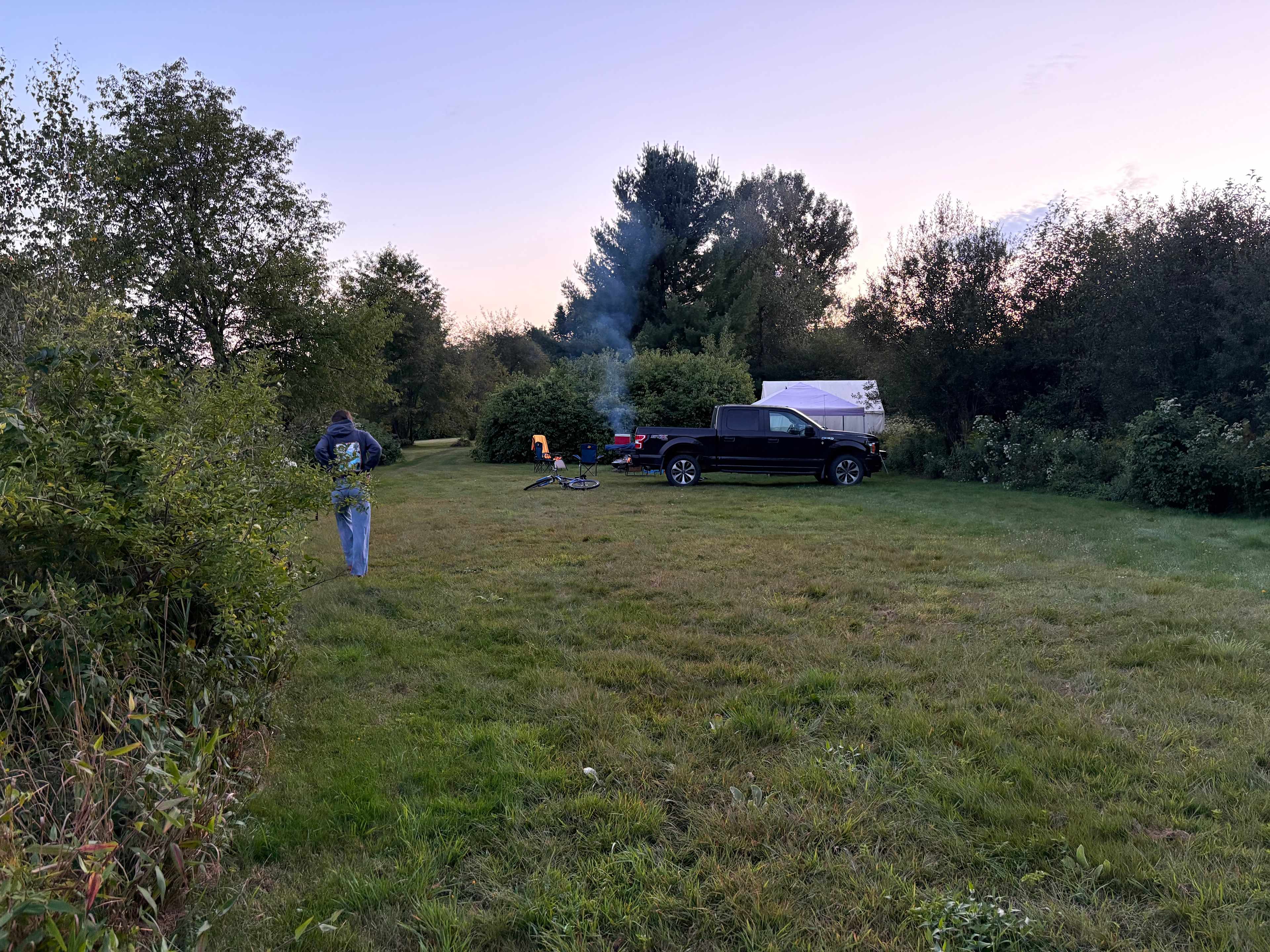 Spacious private meadow along the river 
