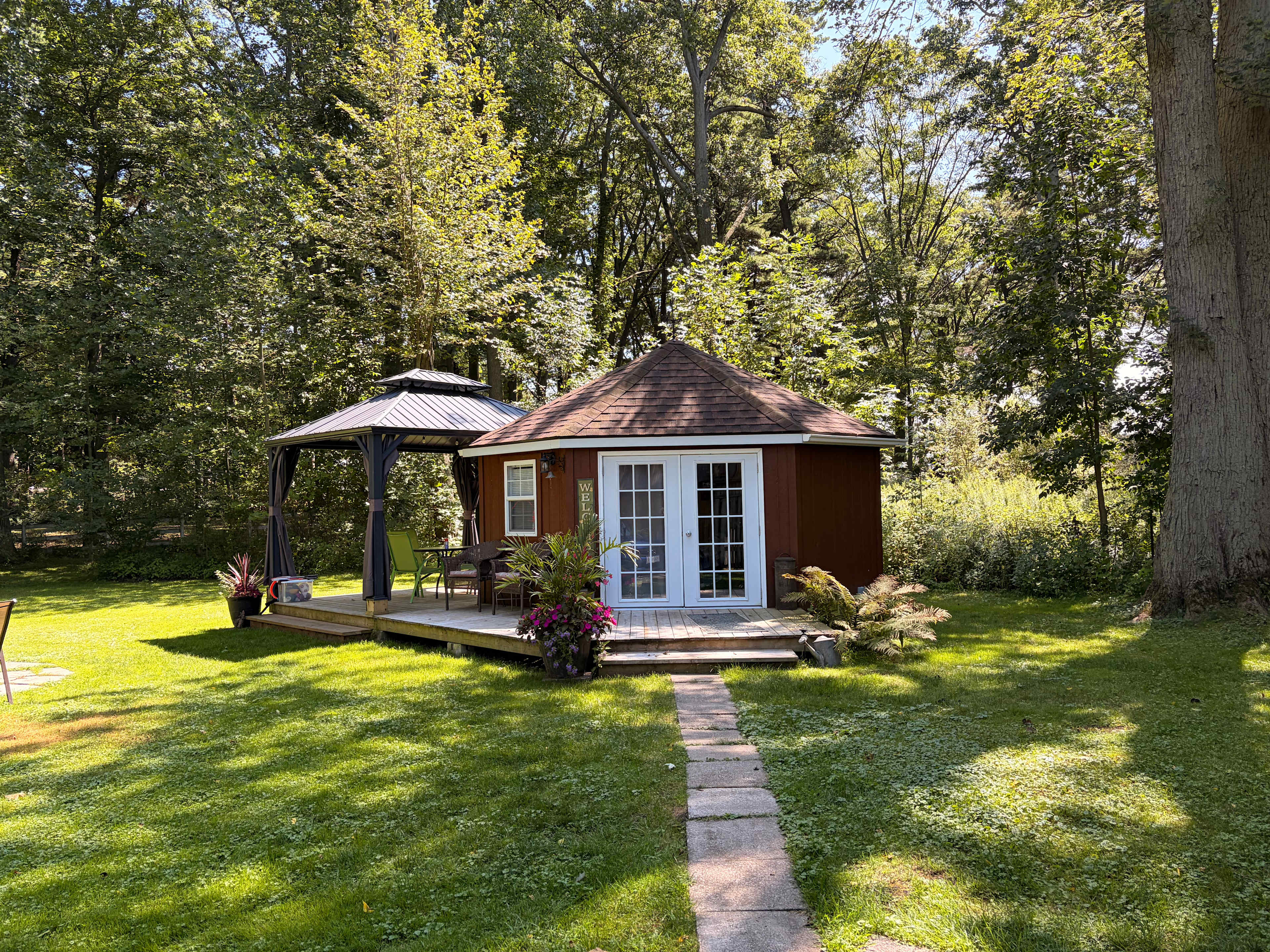 Cabin close to Lake Erie and trails
