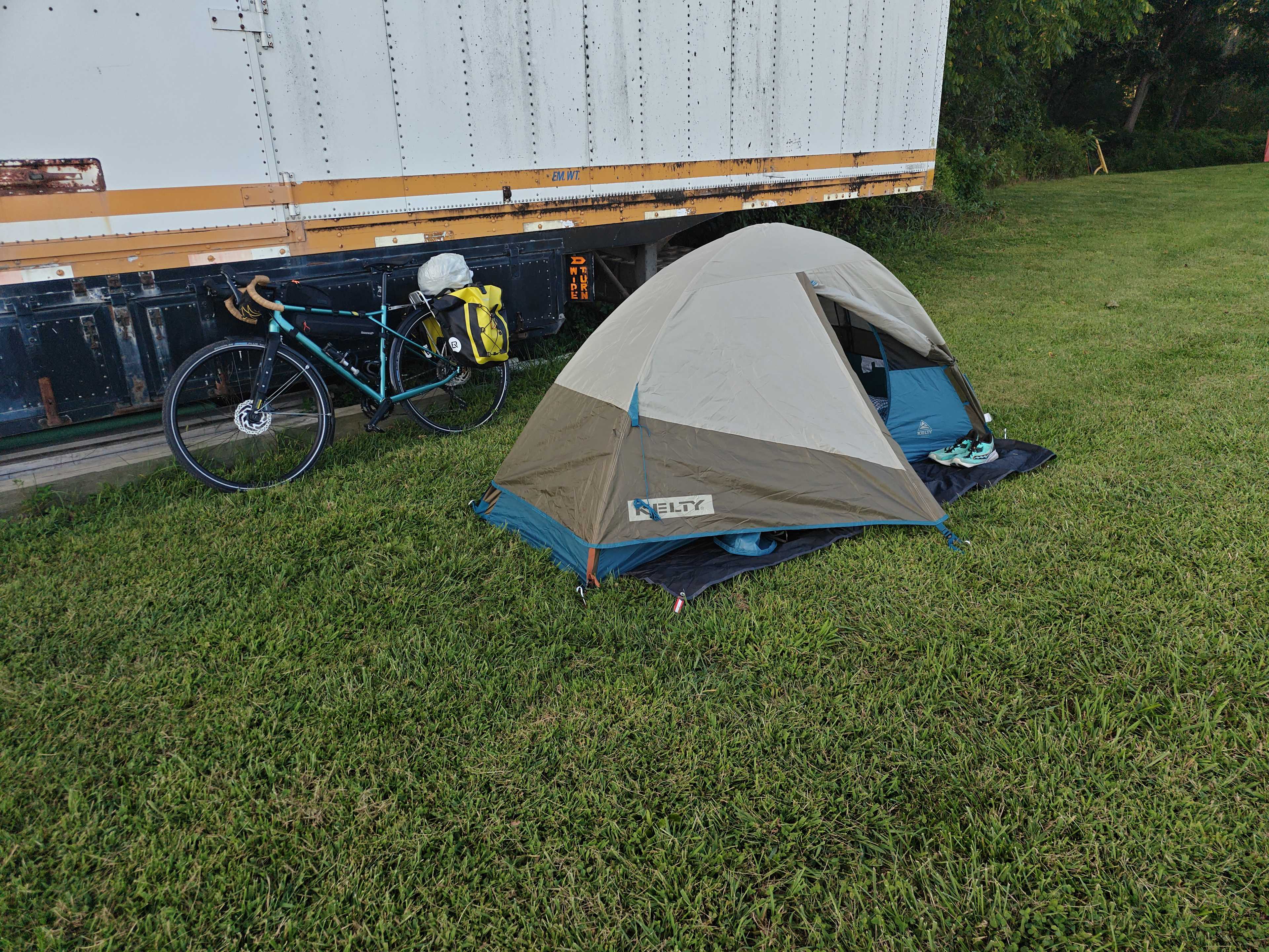 Picked a spot in front of an old trailer where I could lean my bike