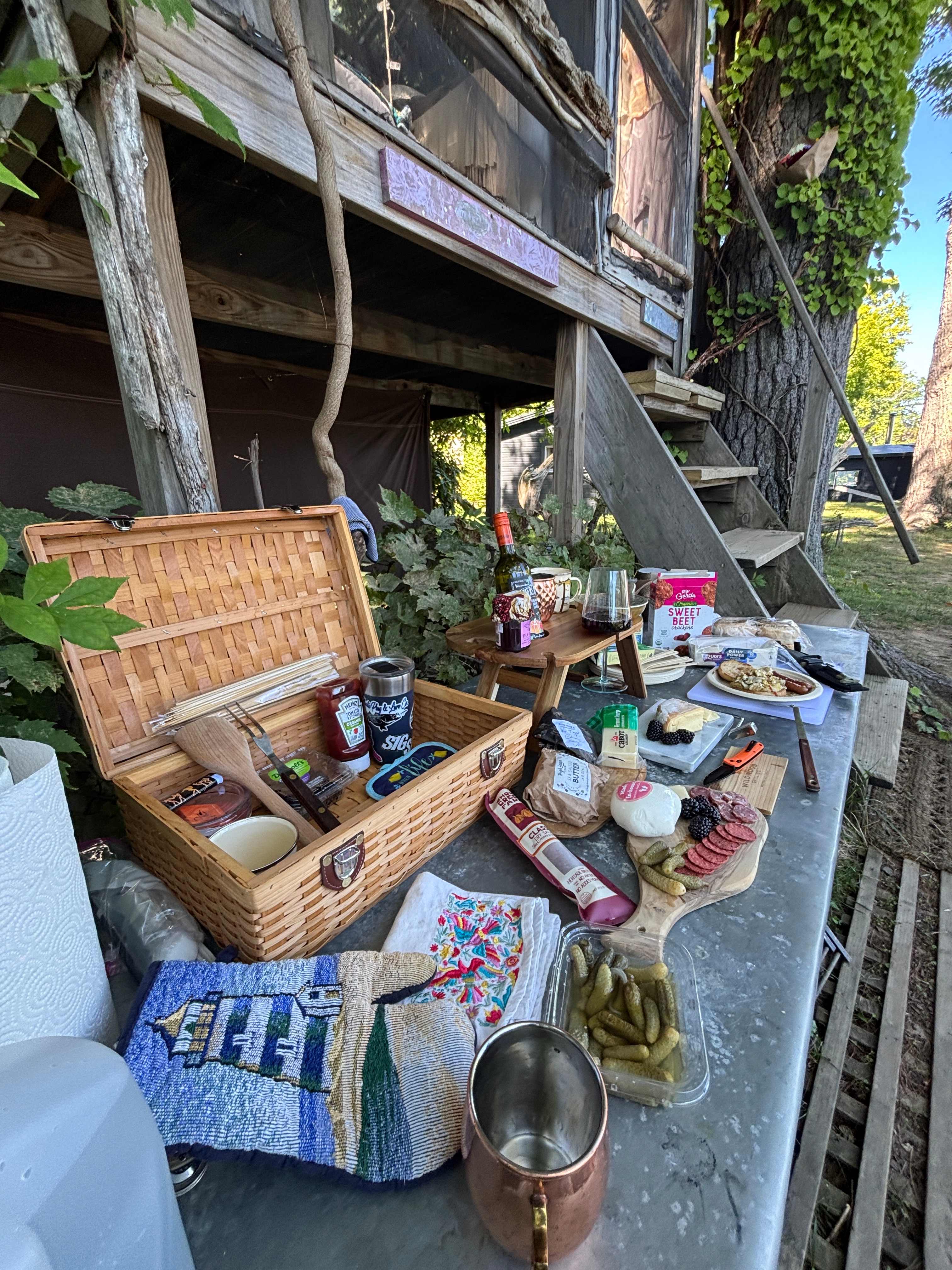Bring yummy lakeside snacks!
