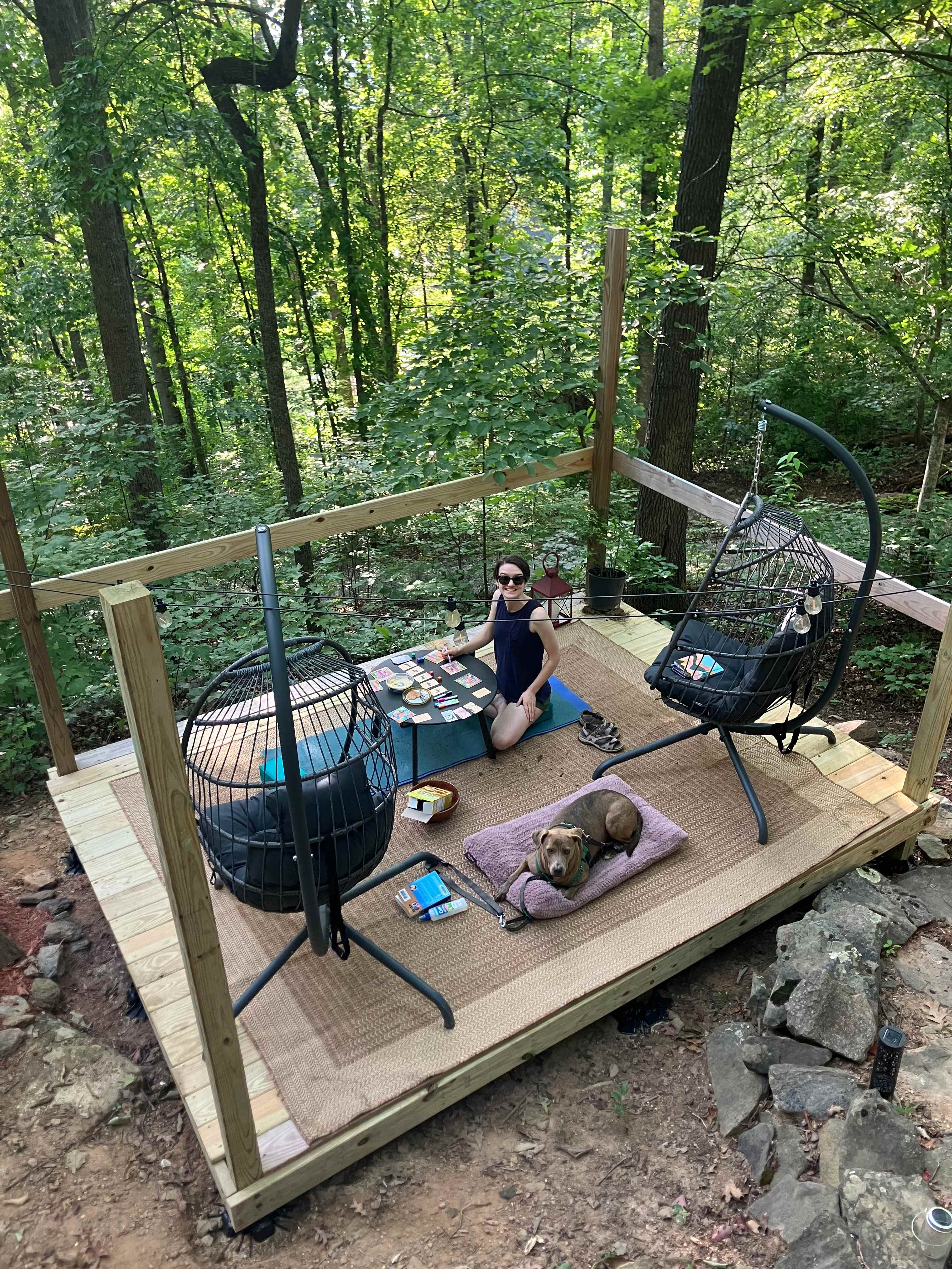 perfect lil deck for reading, journaling or board games! The table was perfect height for sitting on my yoga blocks. 