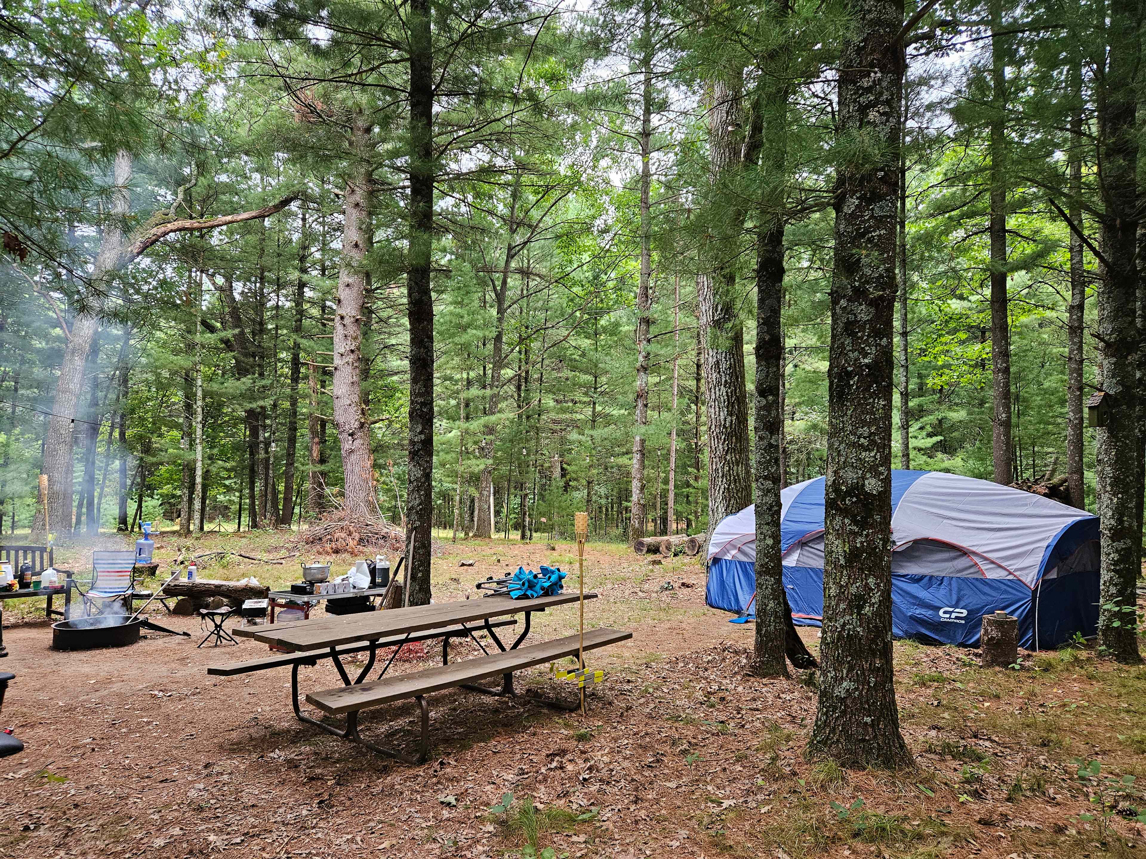 Lakeside Cozy Camp