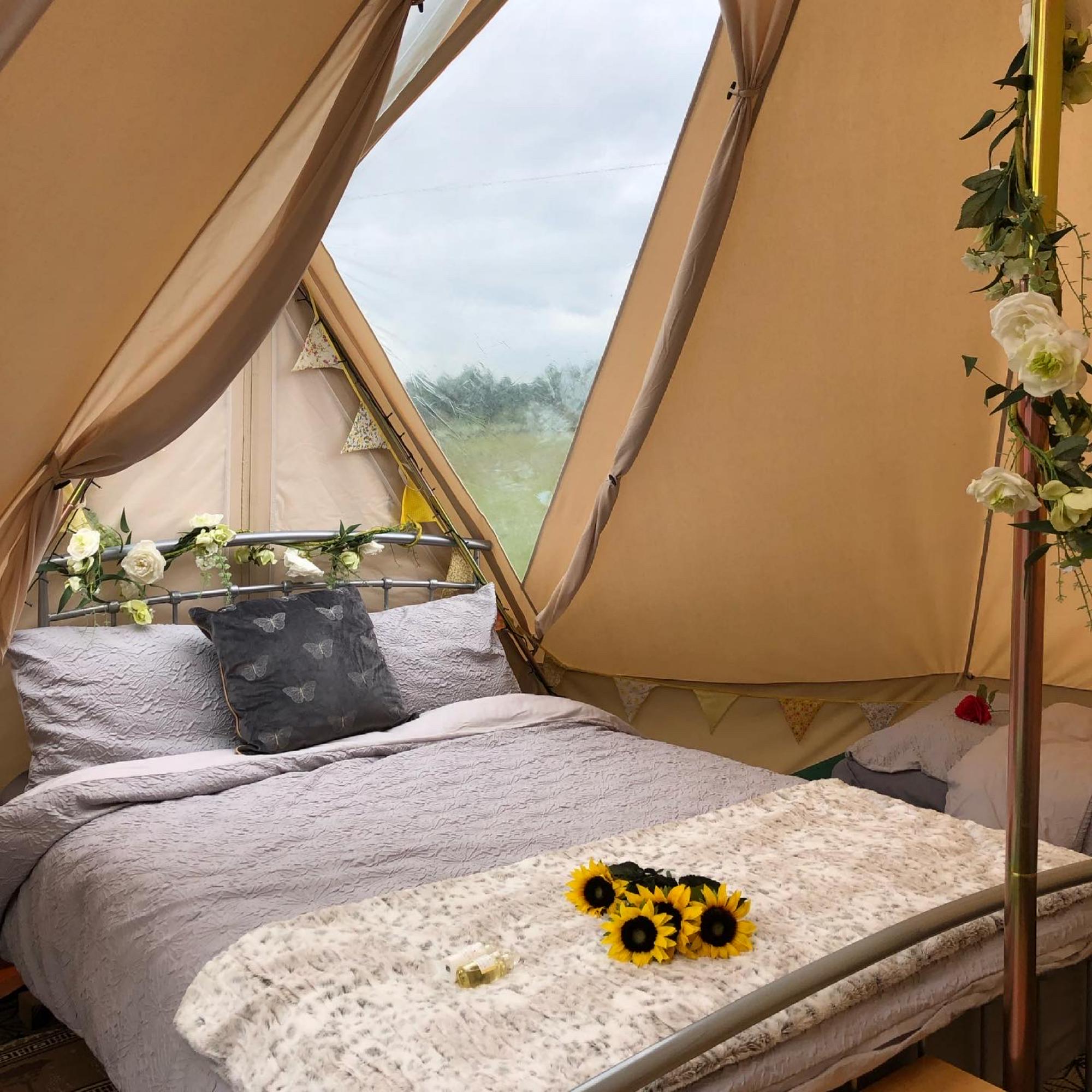 Hob Hey Hideaways Cloud gazing from your bed. Deb’s Den 