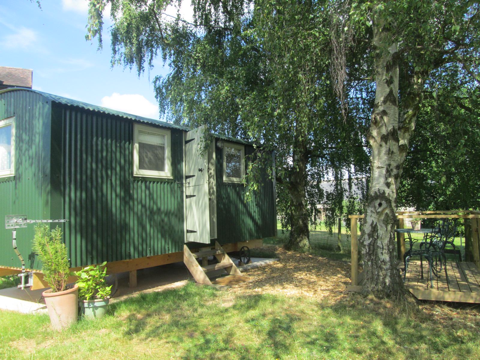 Hay & Hedgerow Glamping 