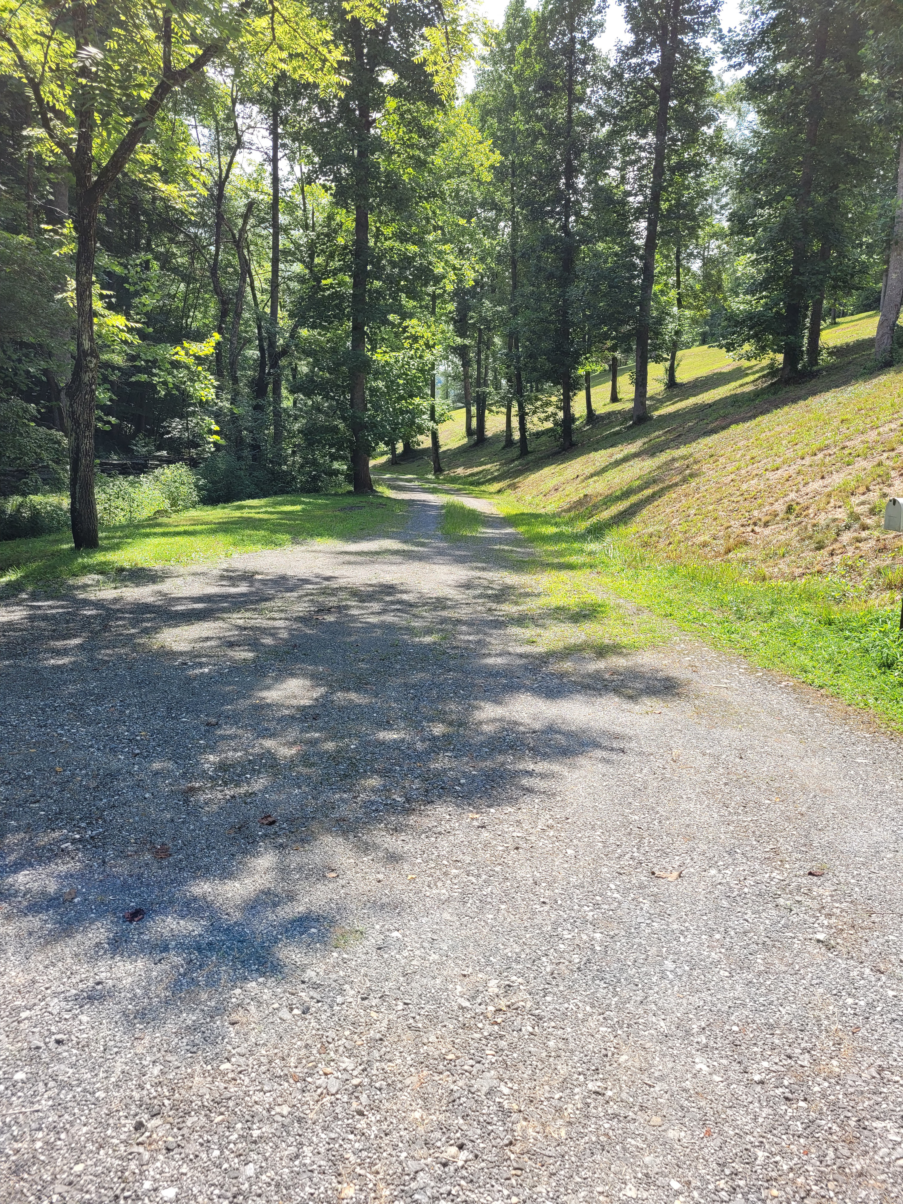 RV w hookups 35 acres hike & fish