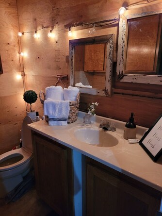 Maggie’s Barn & Bunkhouse