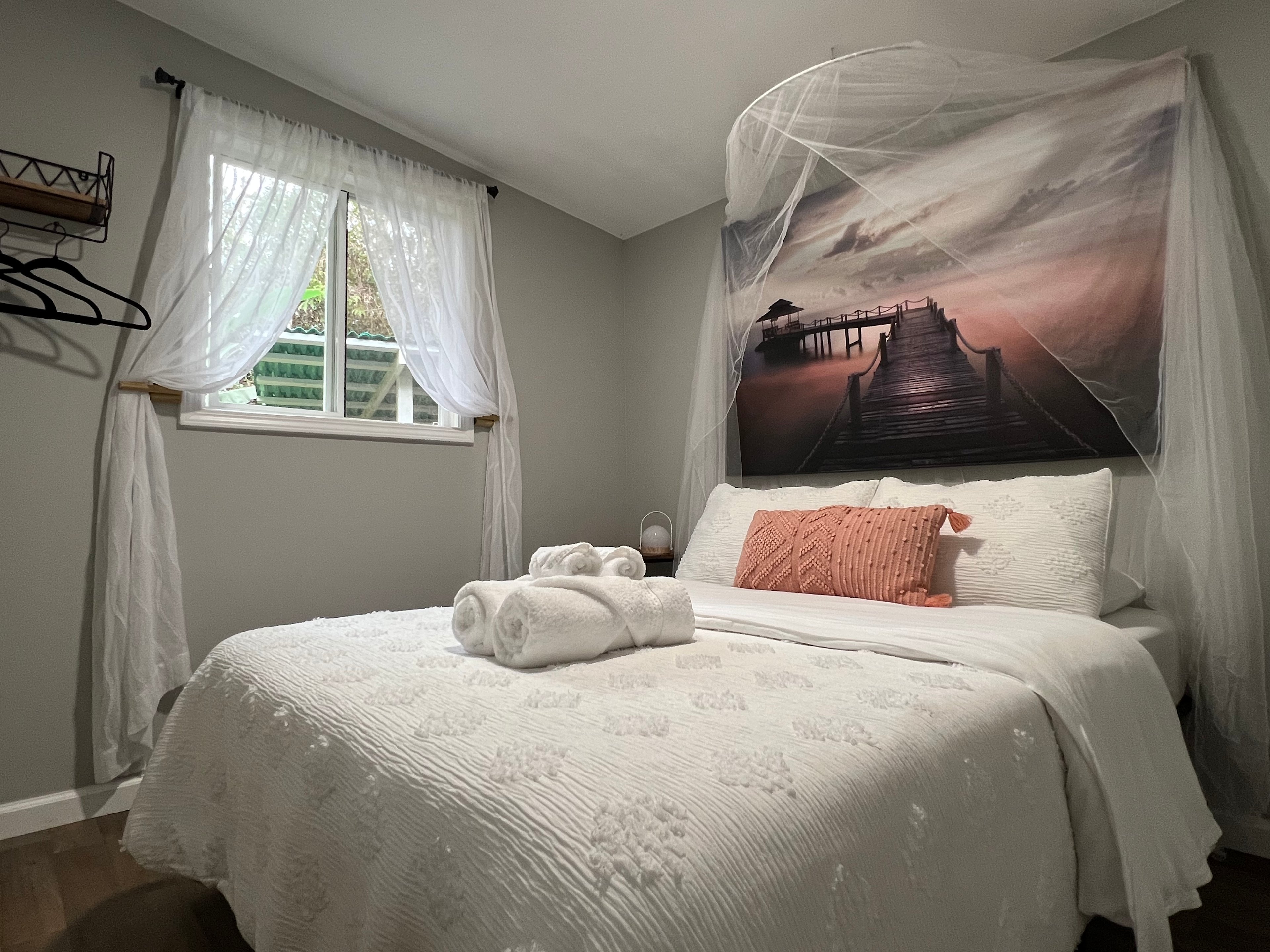 View of the bed and towels provided by the host