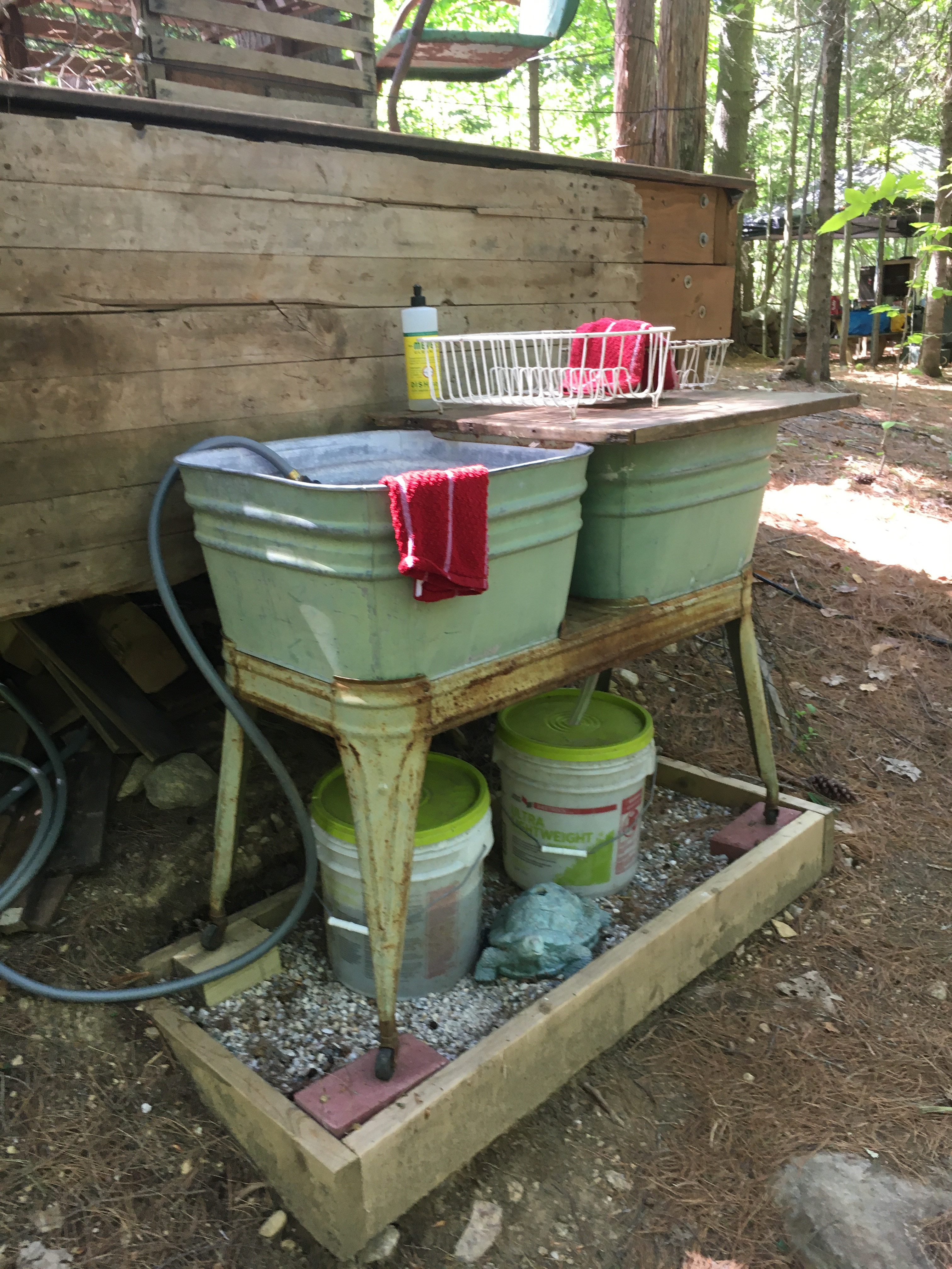 Wash Basin with gravity fed water
