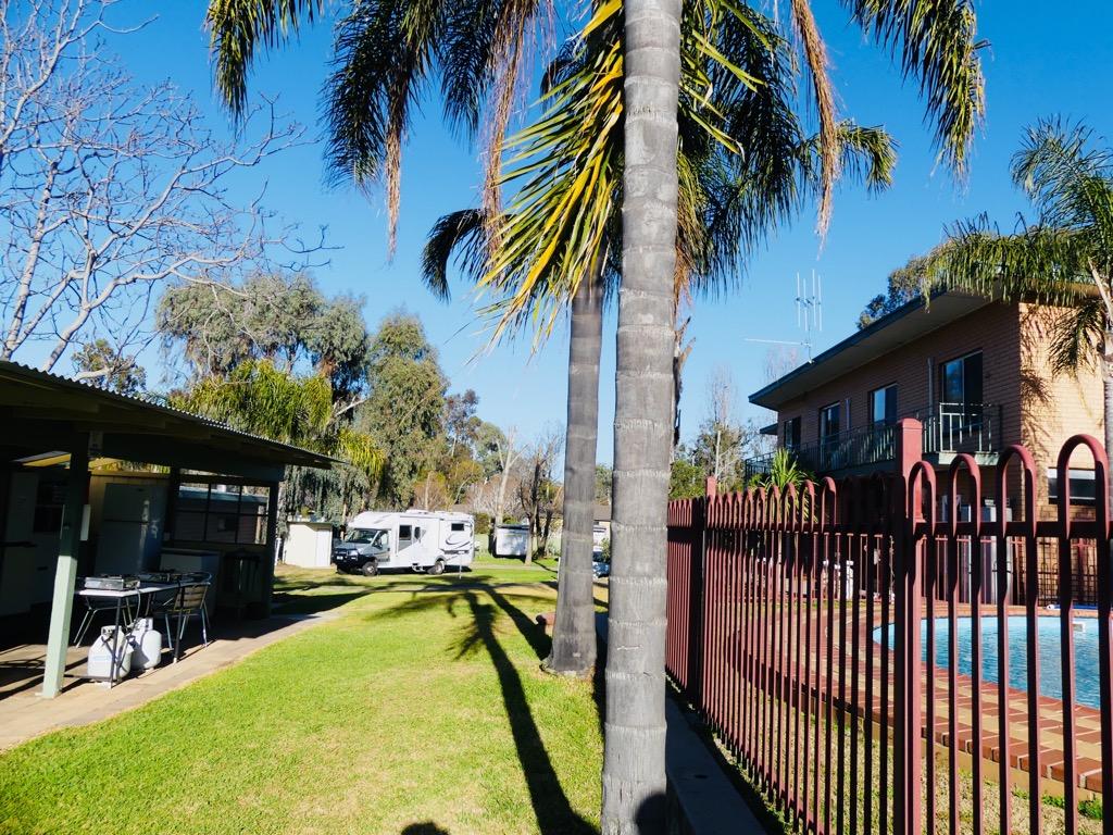 Brolgaroo Caravan Park