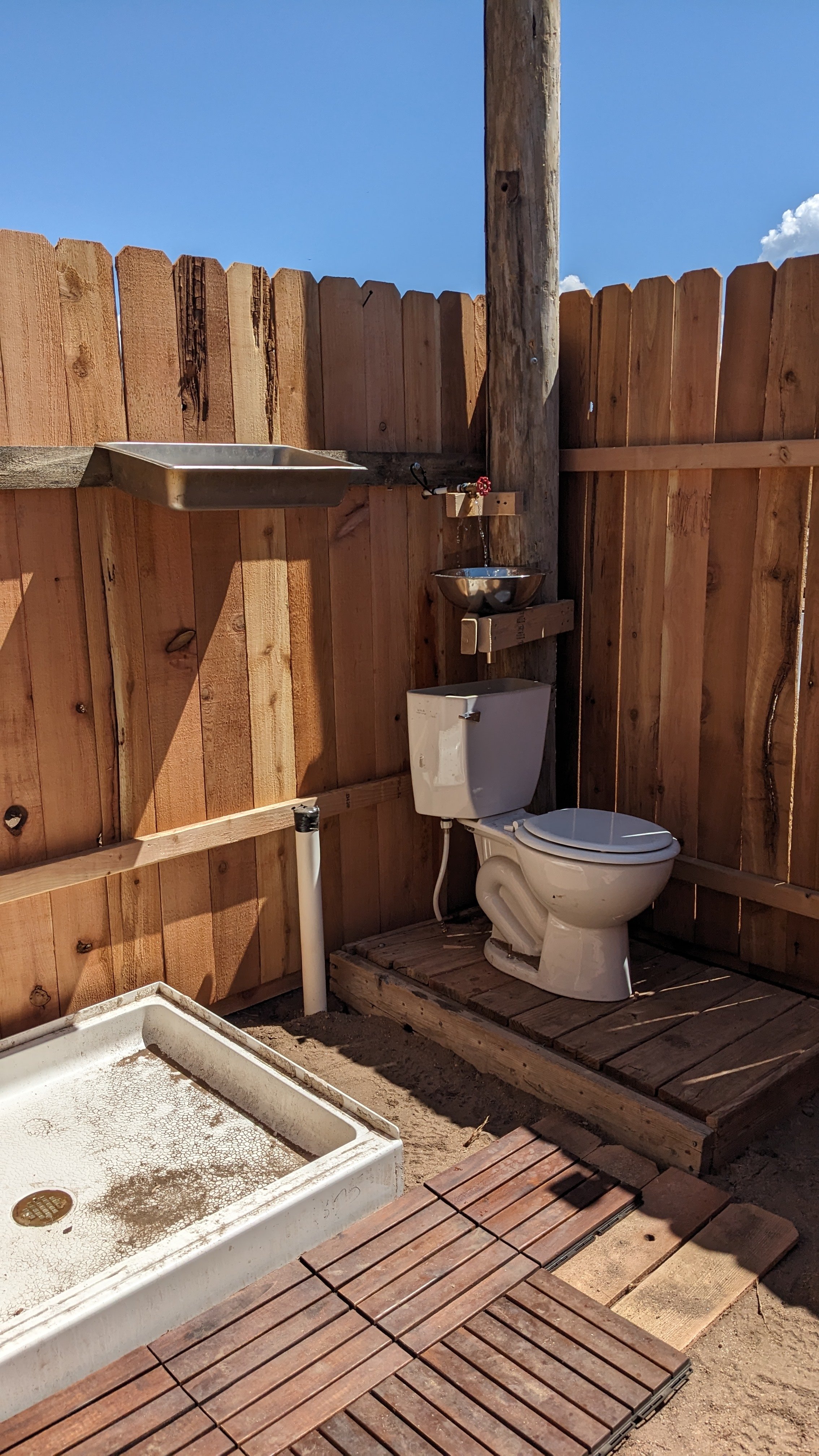 Toilet and sink area
Please conserve water