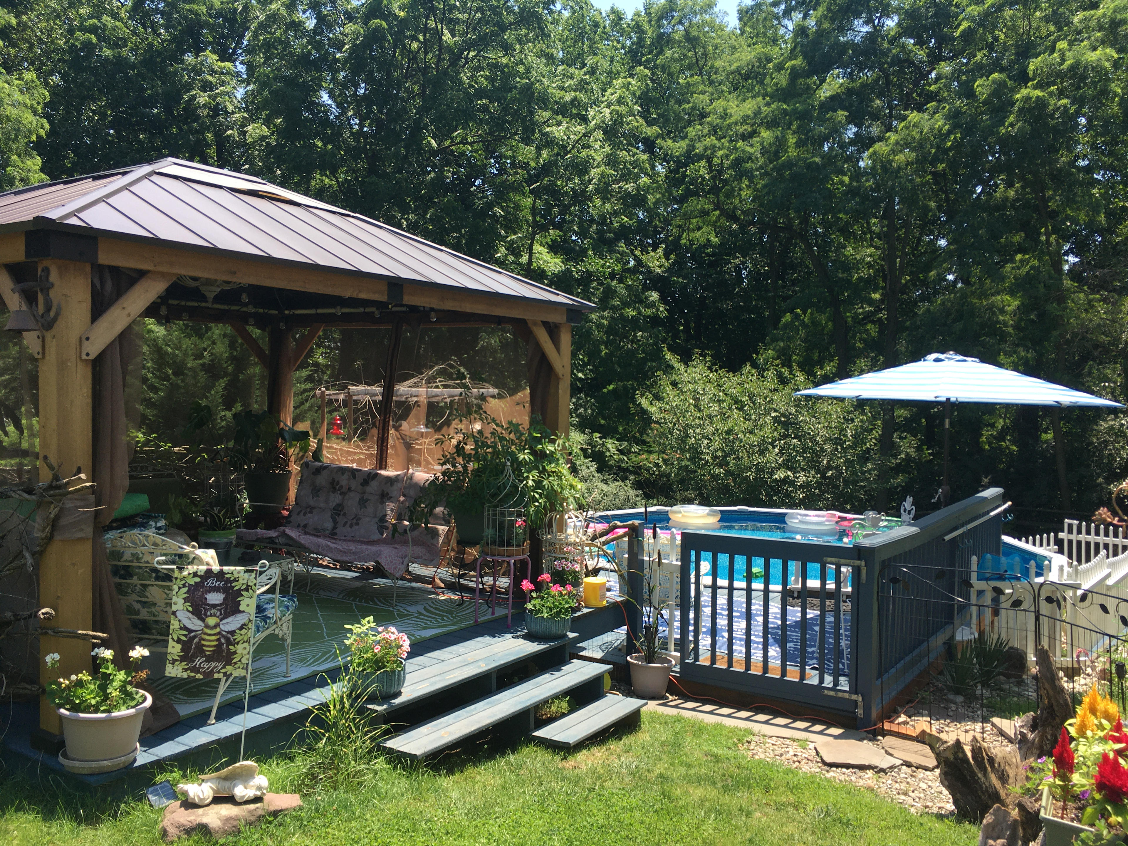 Violettas BackYard Hideout