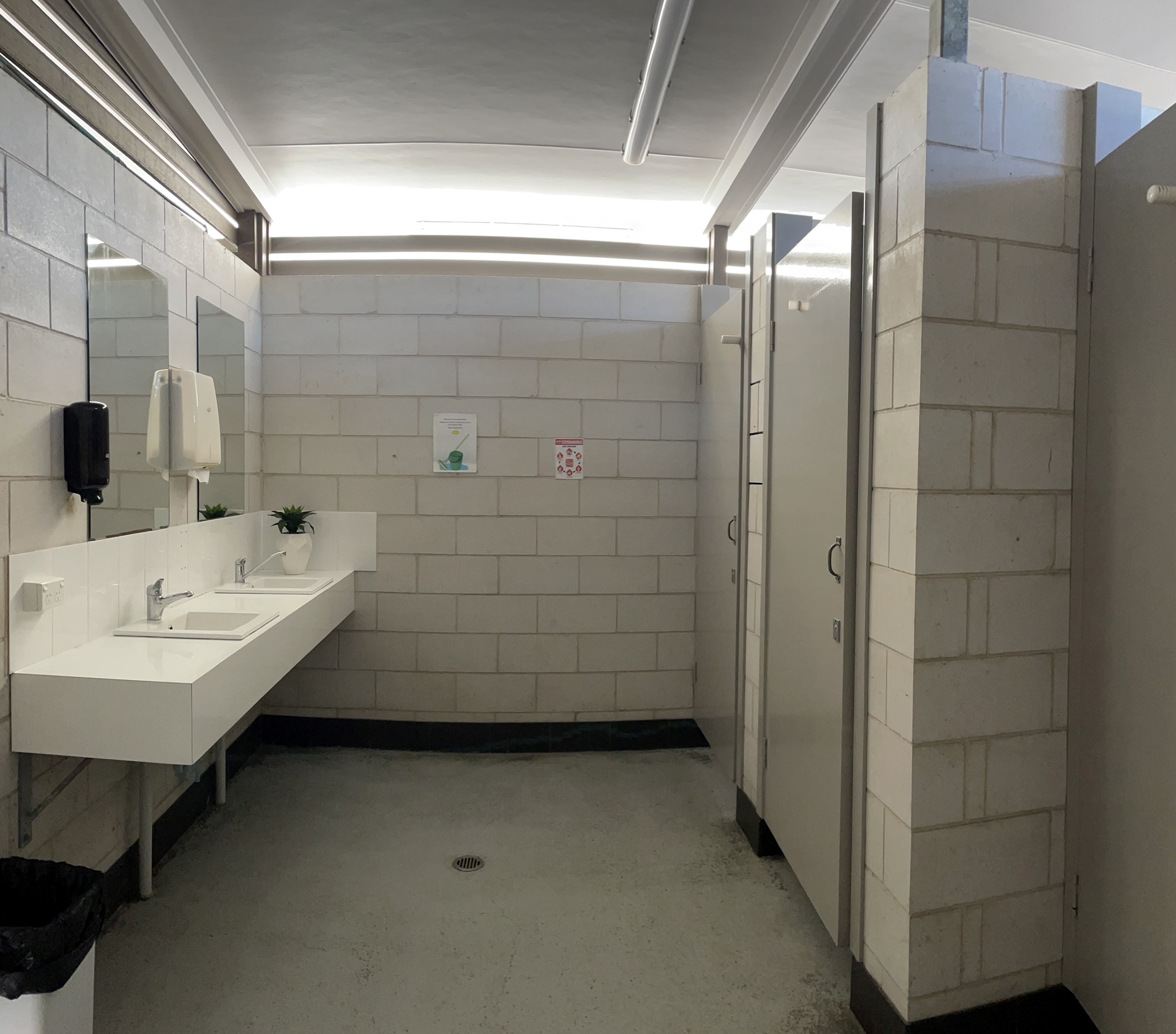 Woodgate Beach Hotel Motel Caravan