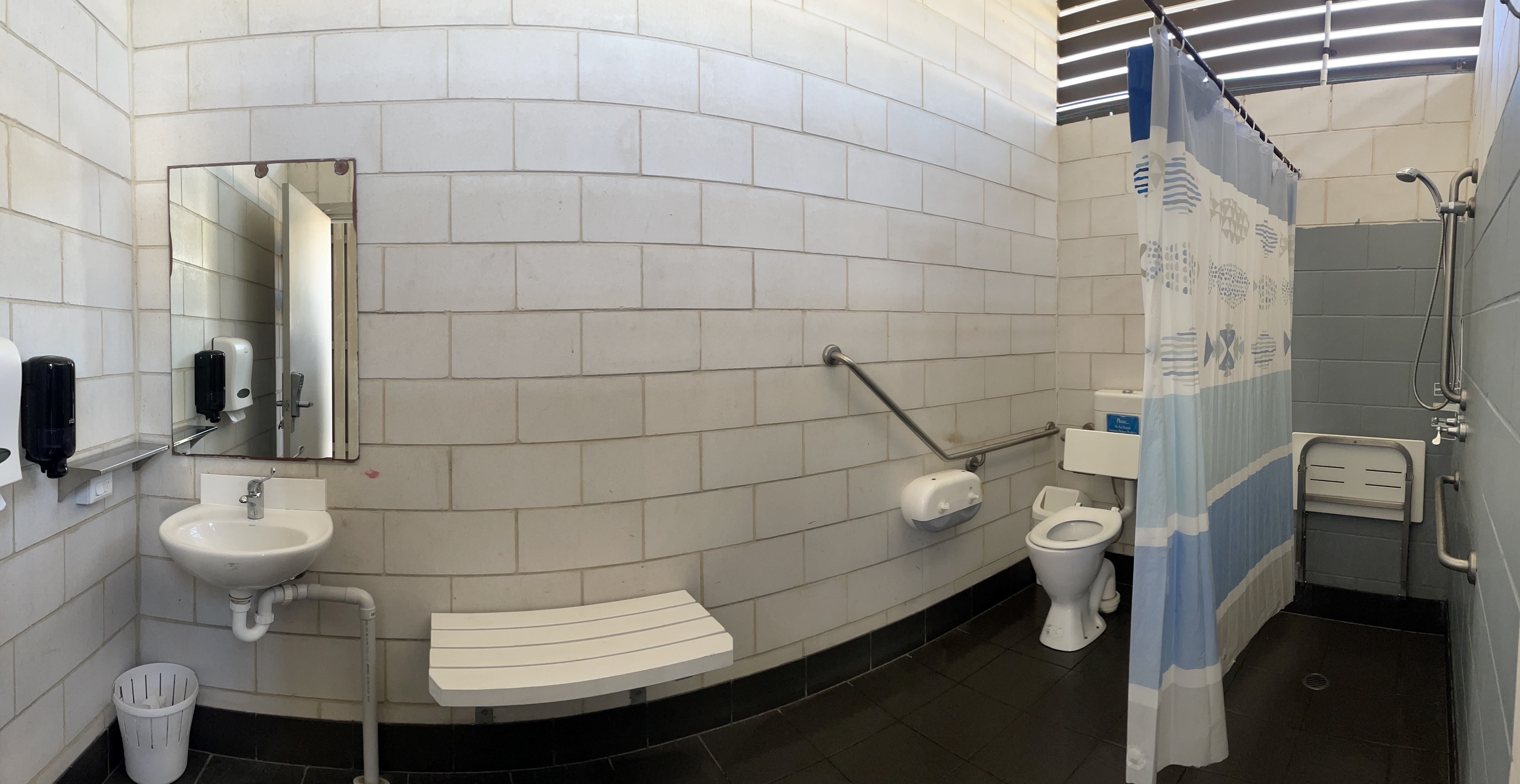 Woodgate Beach Hotel Motel Caravan